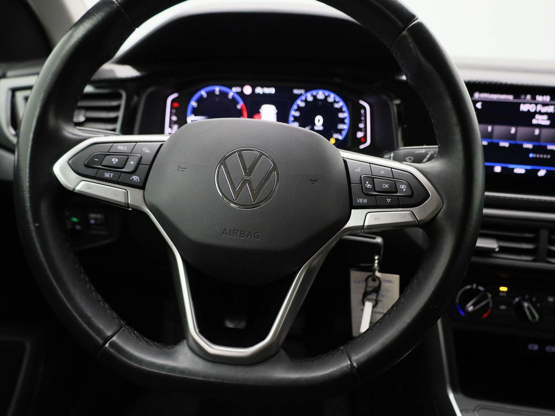 Volkswagen-Polo-image-6
