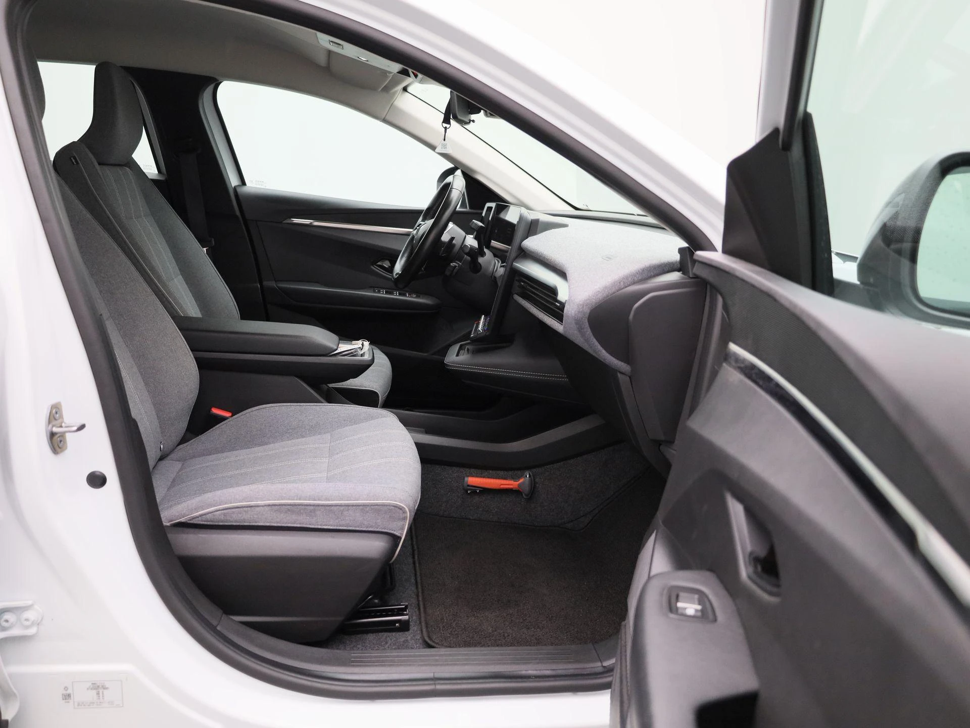 Renault-Megane E-Tech-image-34