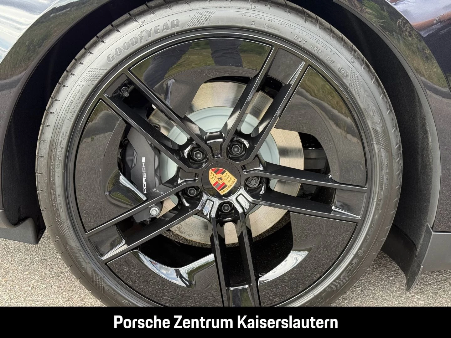 Porsche Taycan Black Edition InnoDrive HA-Lenkung HeadUp black edition