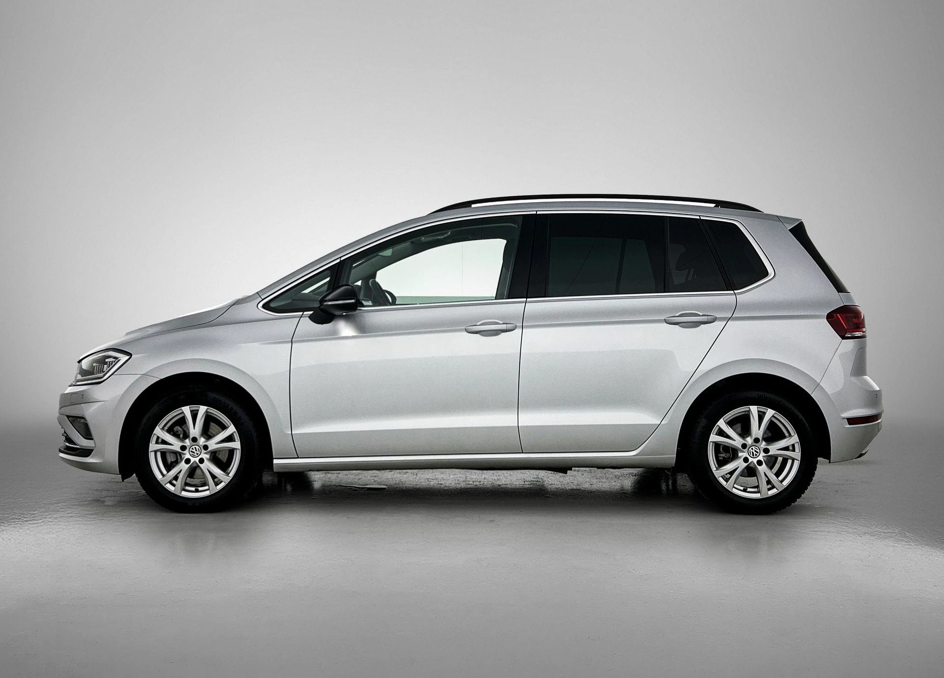 Volkswagen-Golf Sportsvan-image-1