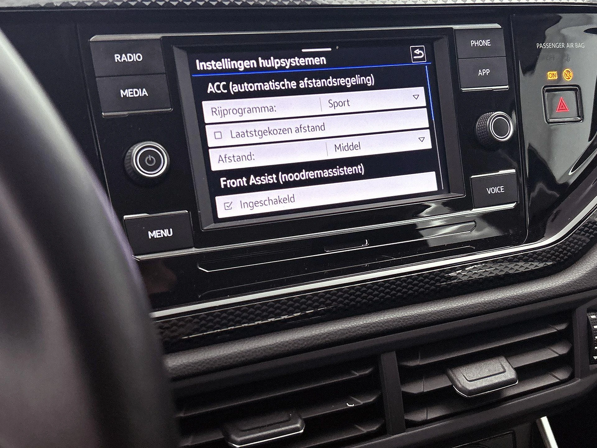 Volkswagen-Polo-image-9