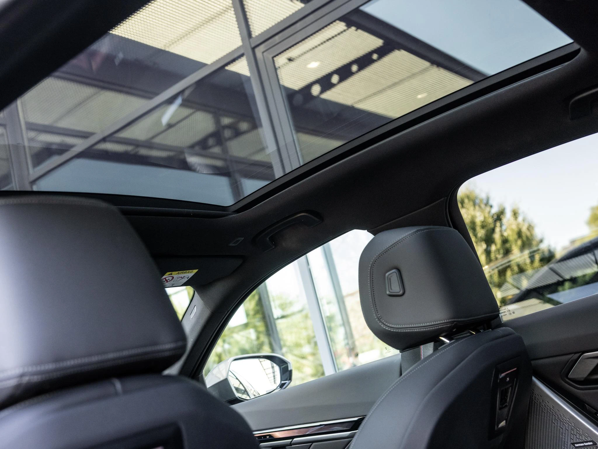 BMW-i5-image-13