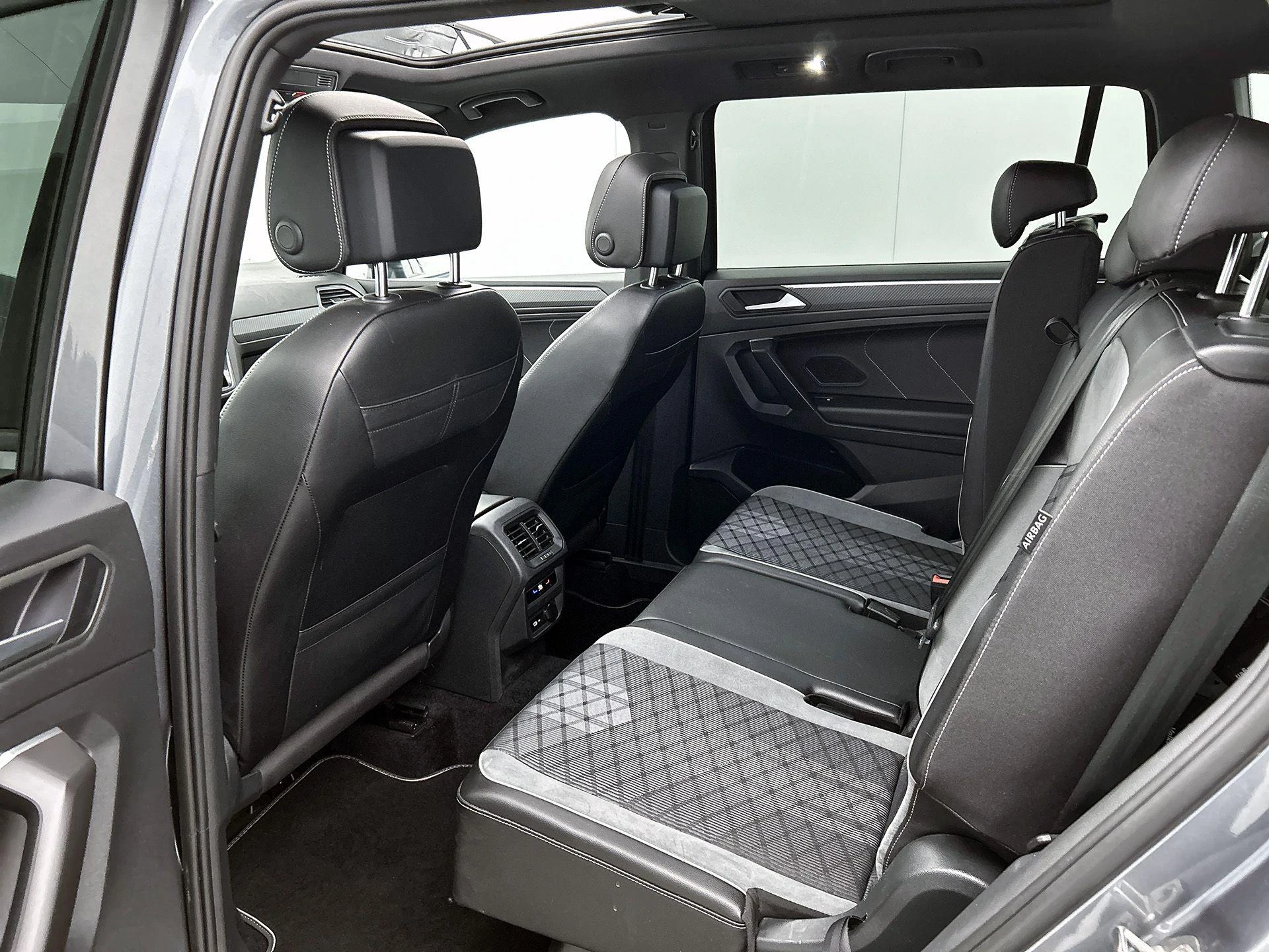 Volkswagen-Tiguan Allspace-image-26