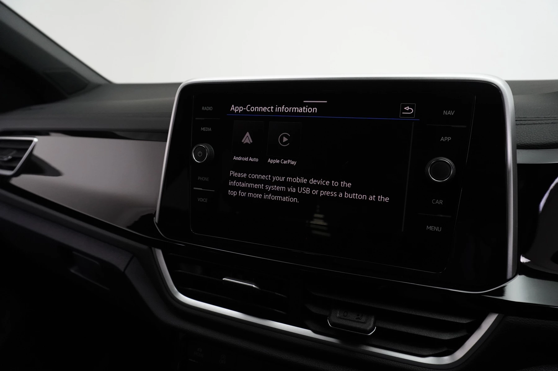Volkswagen-T-Roc-image-16