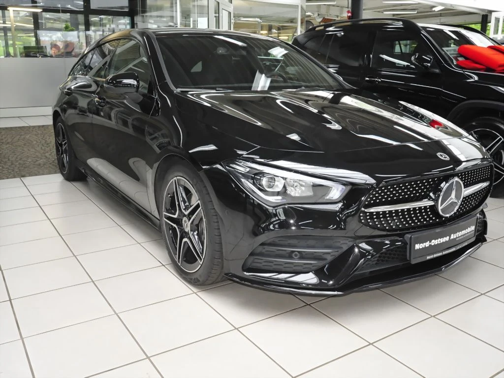Mercedes-Benz-CLA 220 d-image-4