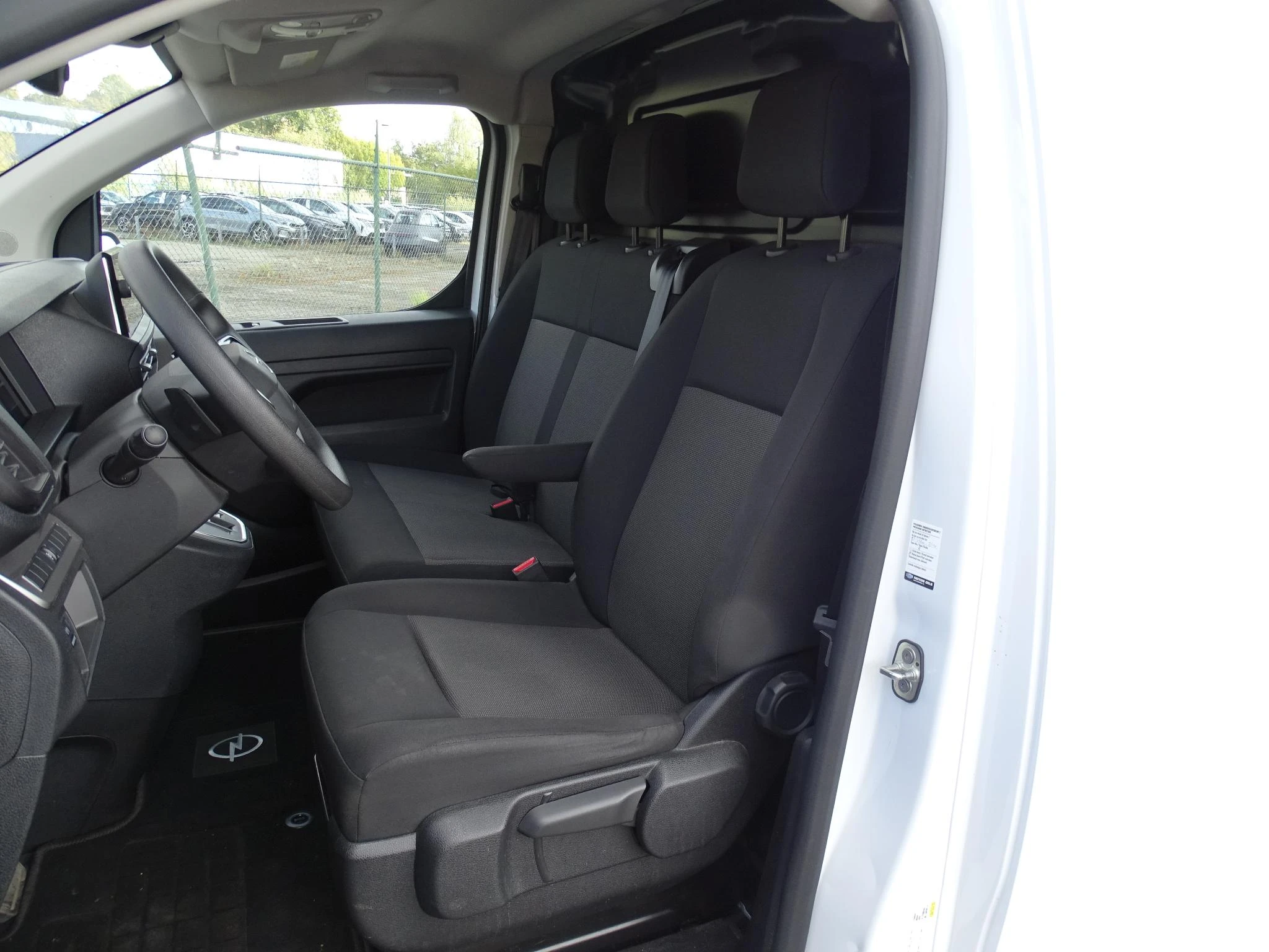 Opel-Vivaro-image-13
