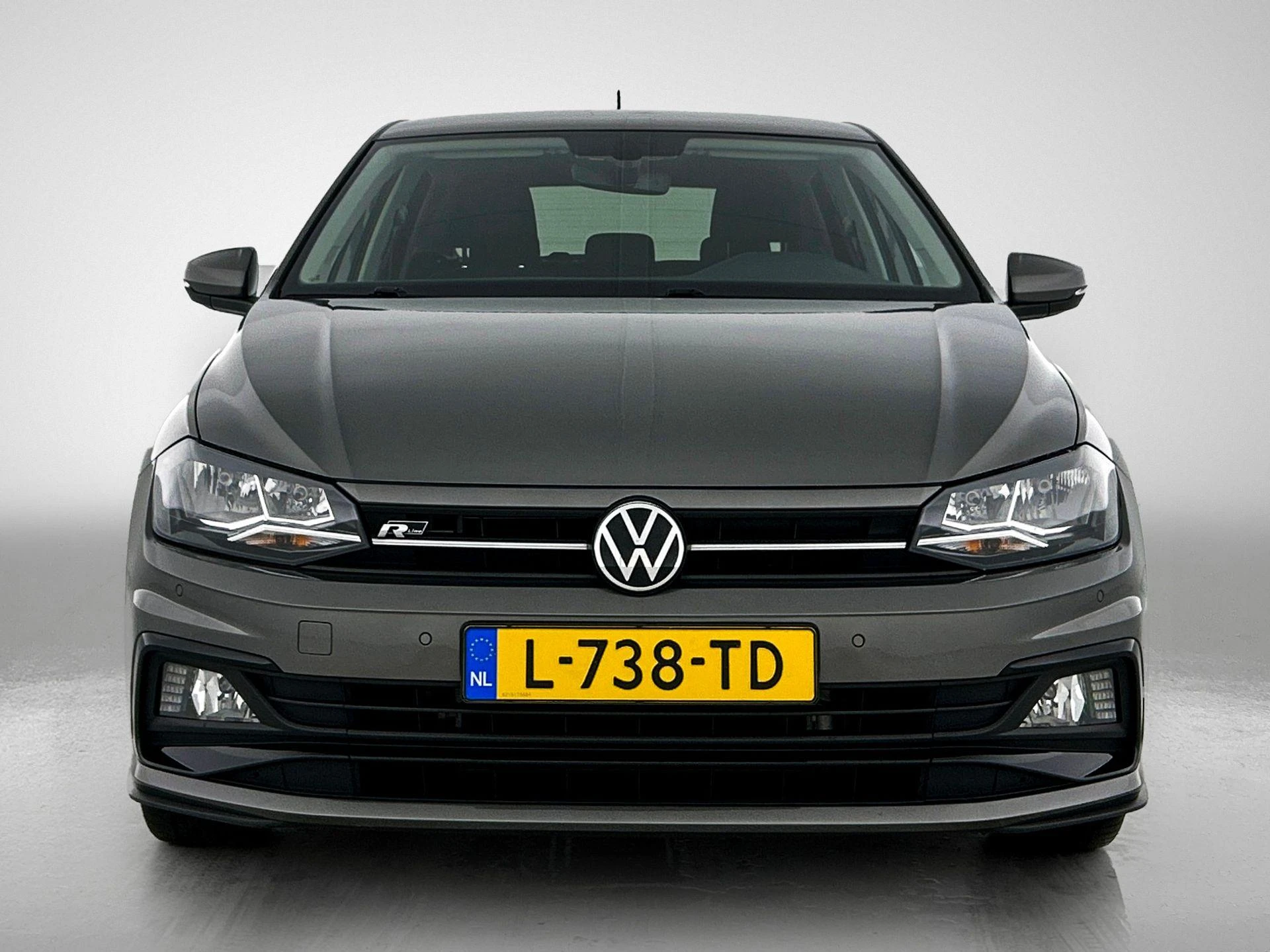 Volkswagen-Polo-image-4