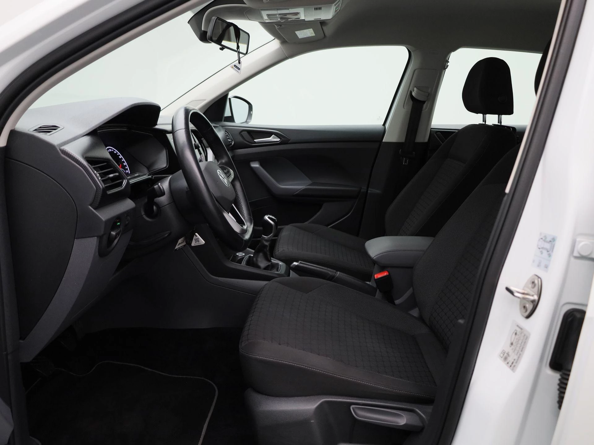 Volkswagen-T-Cross-image-8
