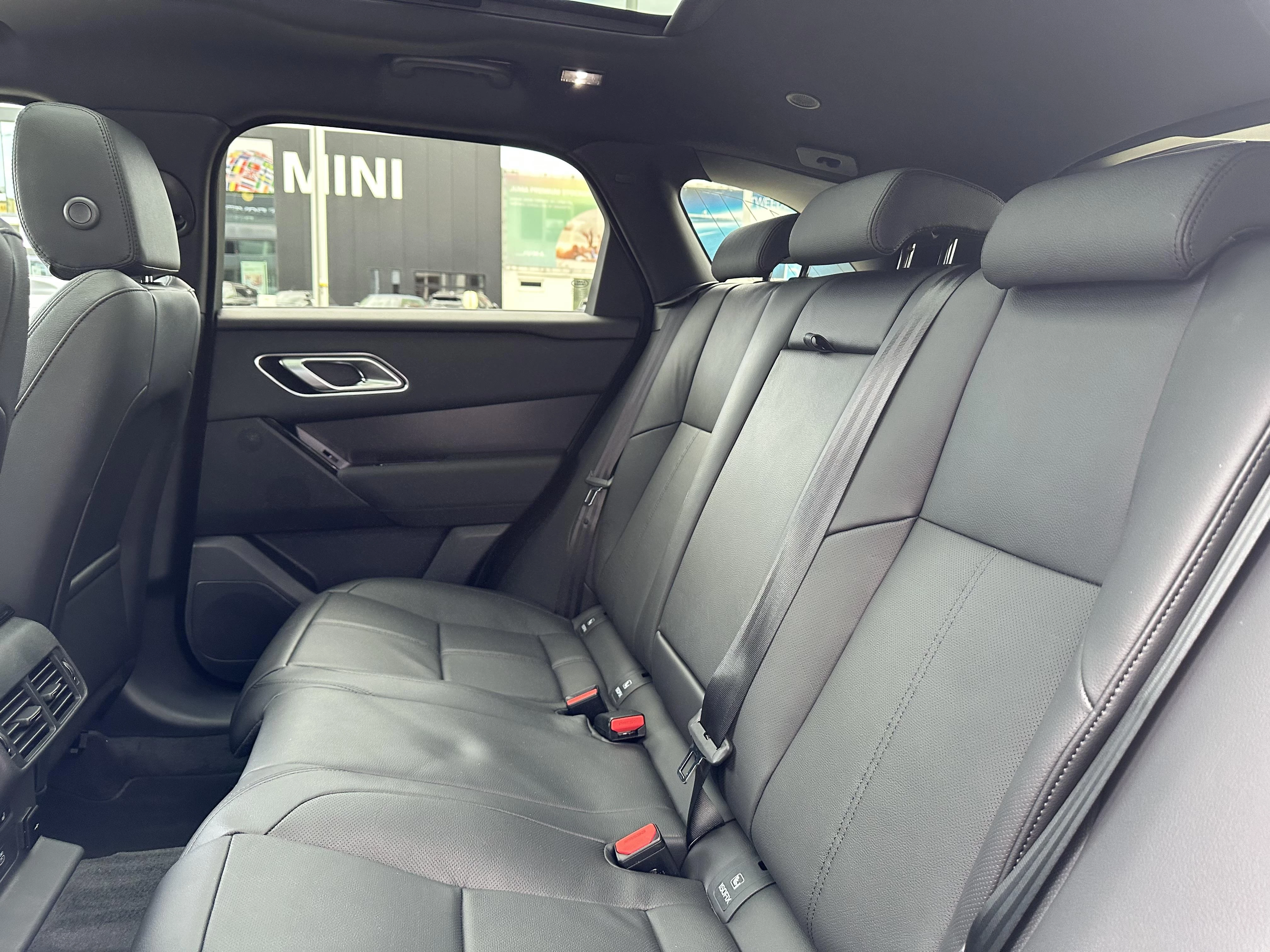 Land Rover-Range Rover Velar-image-13