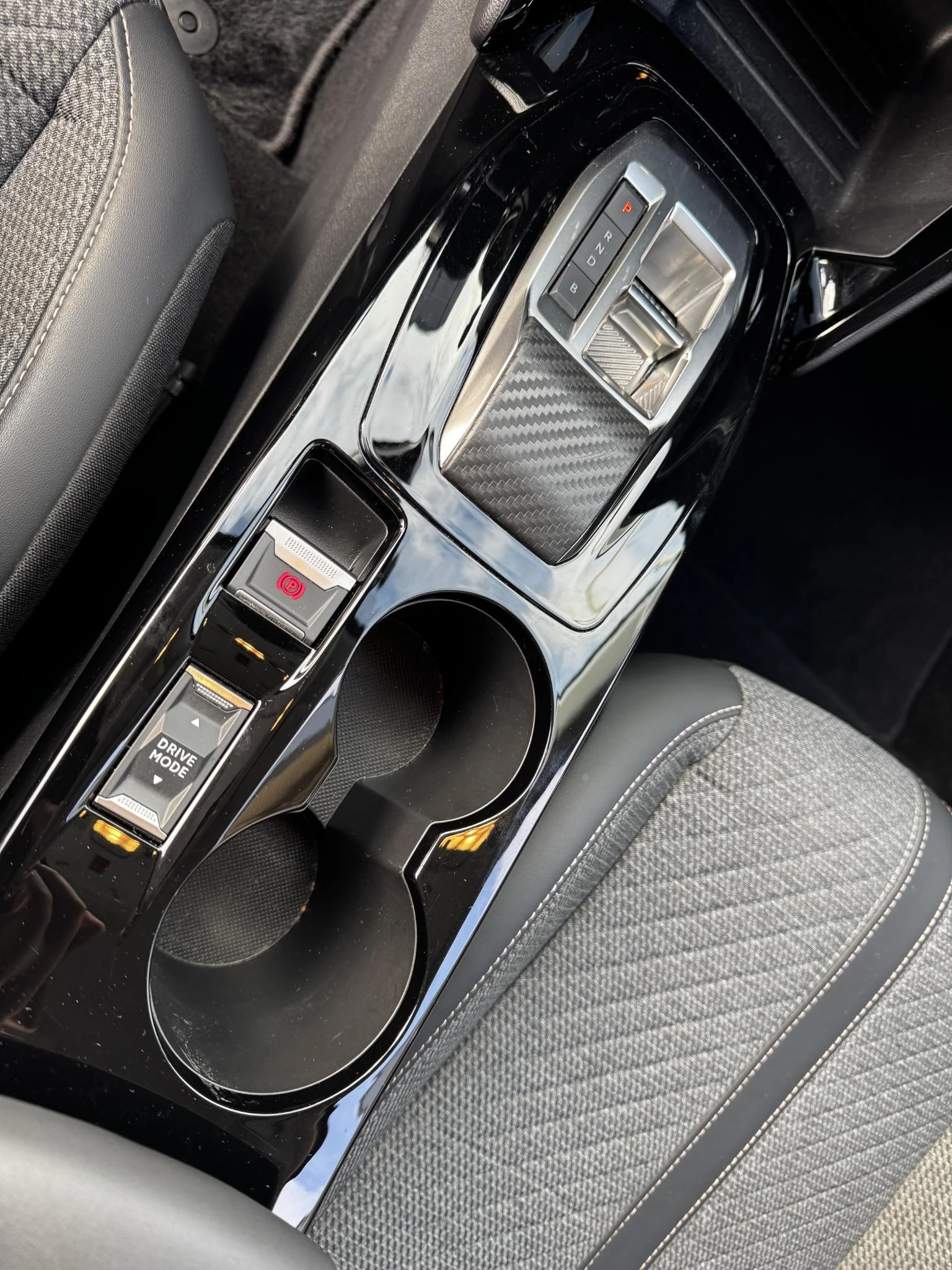 Peugeot-e-208-image-16