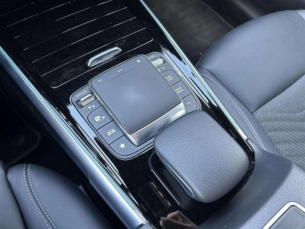 Mercedes-Benz-EQB-image-13