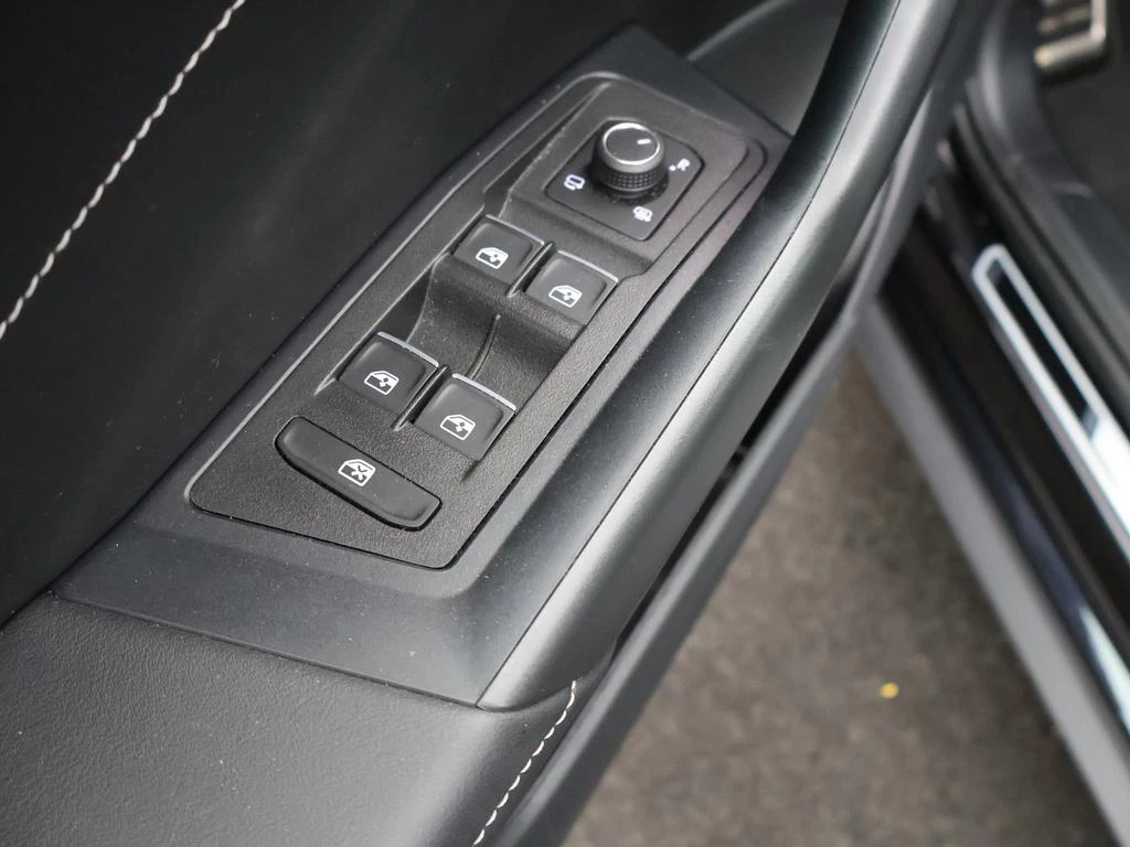 Volkswagen T-Roc T-Roc 1.5TSI R-Line *AUTOMAAT*VIRTUAL COCKPIT*ACC*PDC*APP-CONNECT*ACC*KEYLESS GO*...*