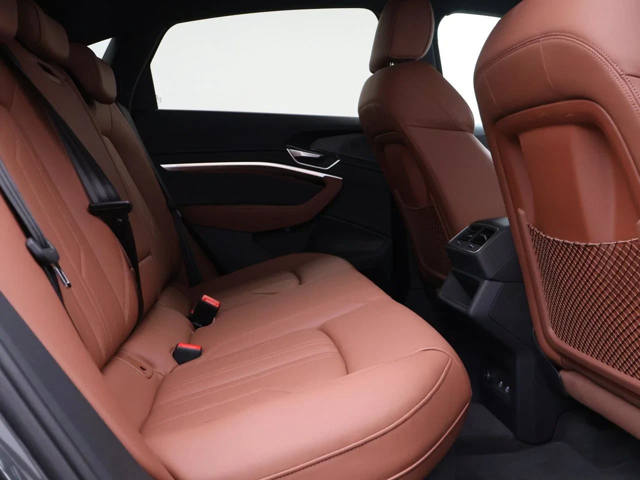 Audi e-tron Sportback Audi e-tron Sportback S-line 55 quattro 408PK *BRUINE LEDER*NAVI*APP CONNECT*BLTH*CRUISE*SPORTZETELS*CAMERA*ZETELVERWARMING*...