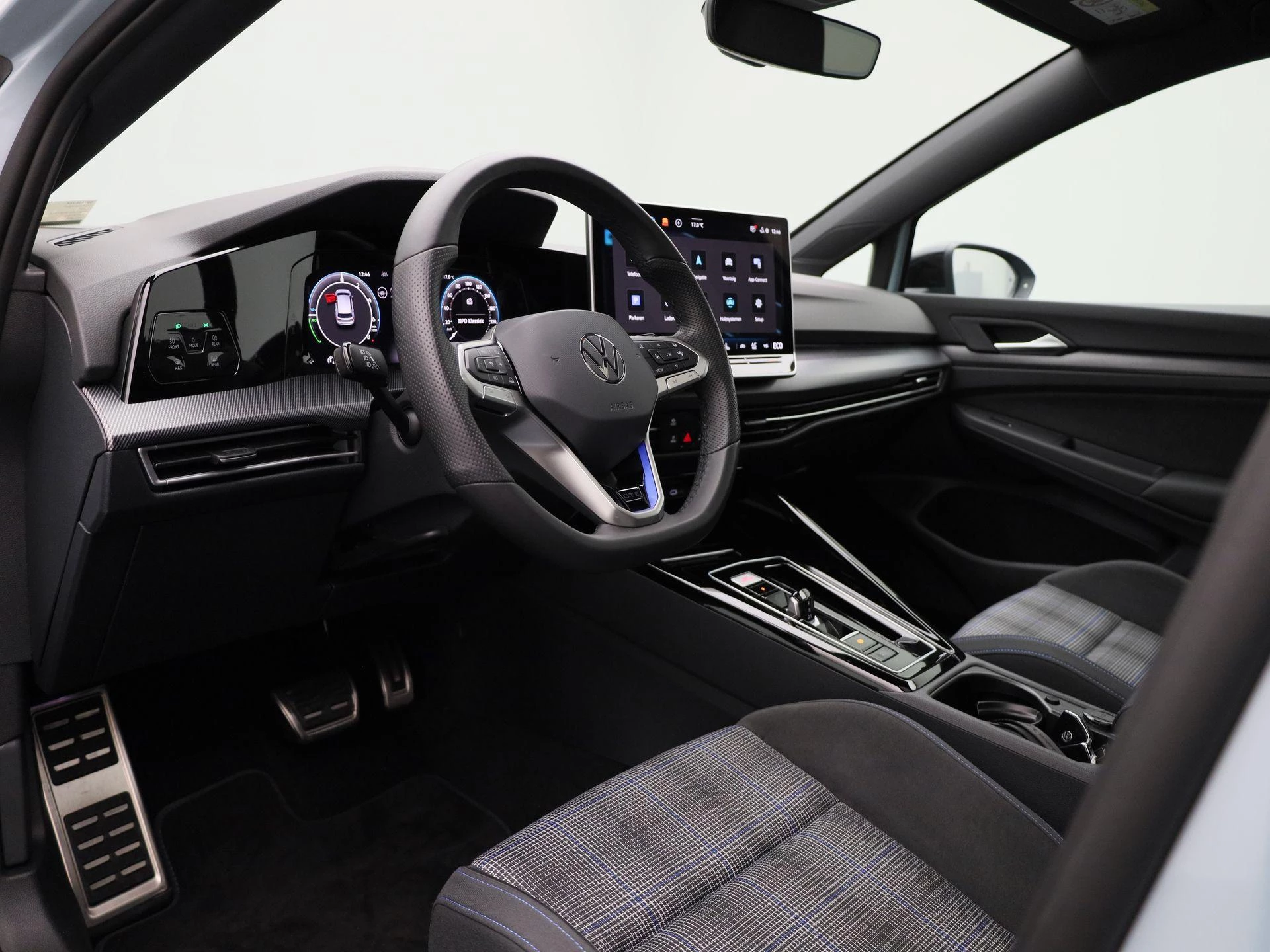 Volkswagen-Golf-image-34