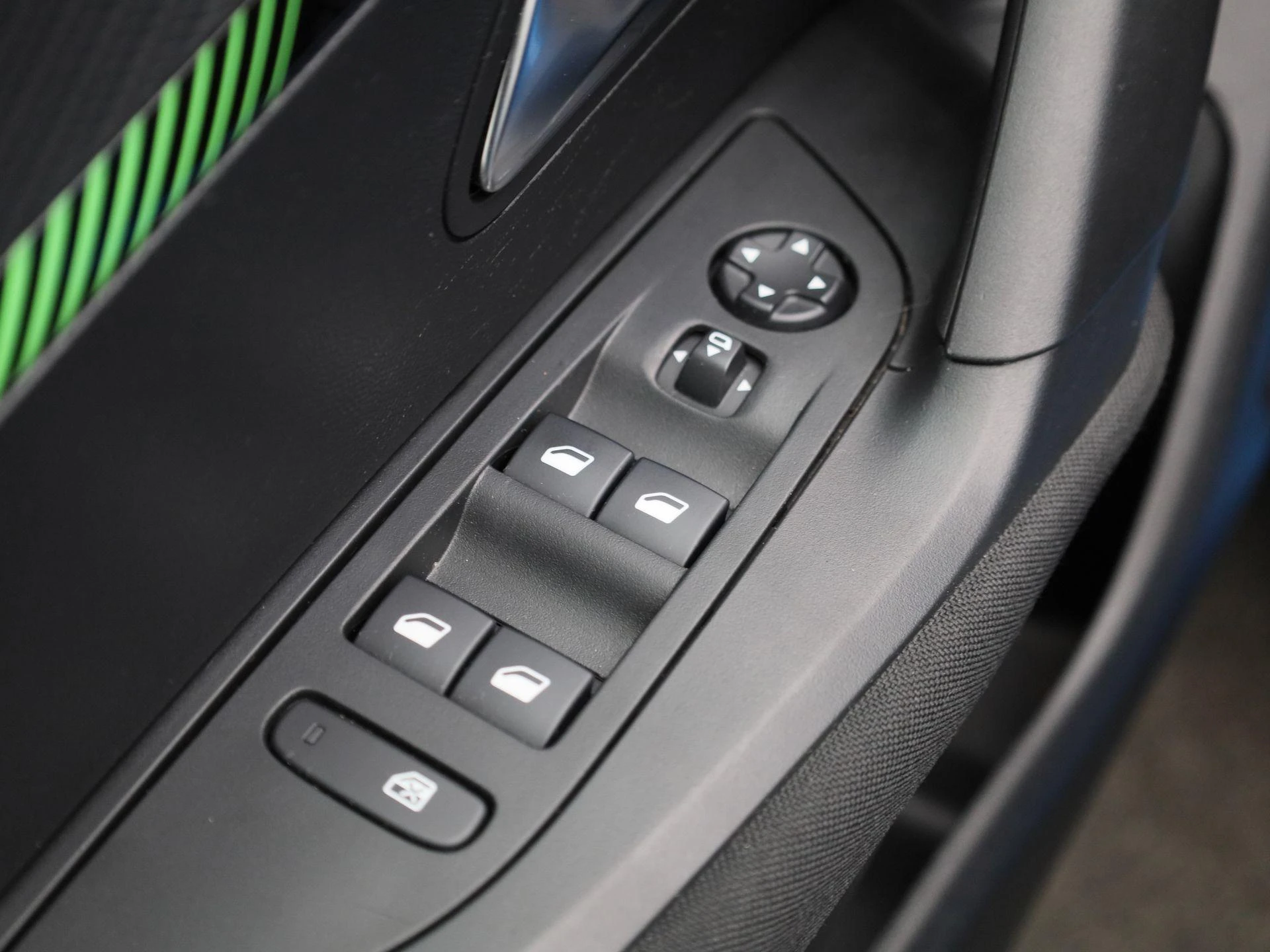 Peugeot-e-2008-image-29