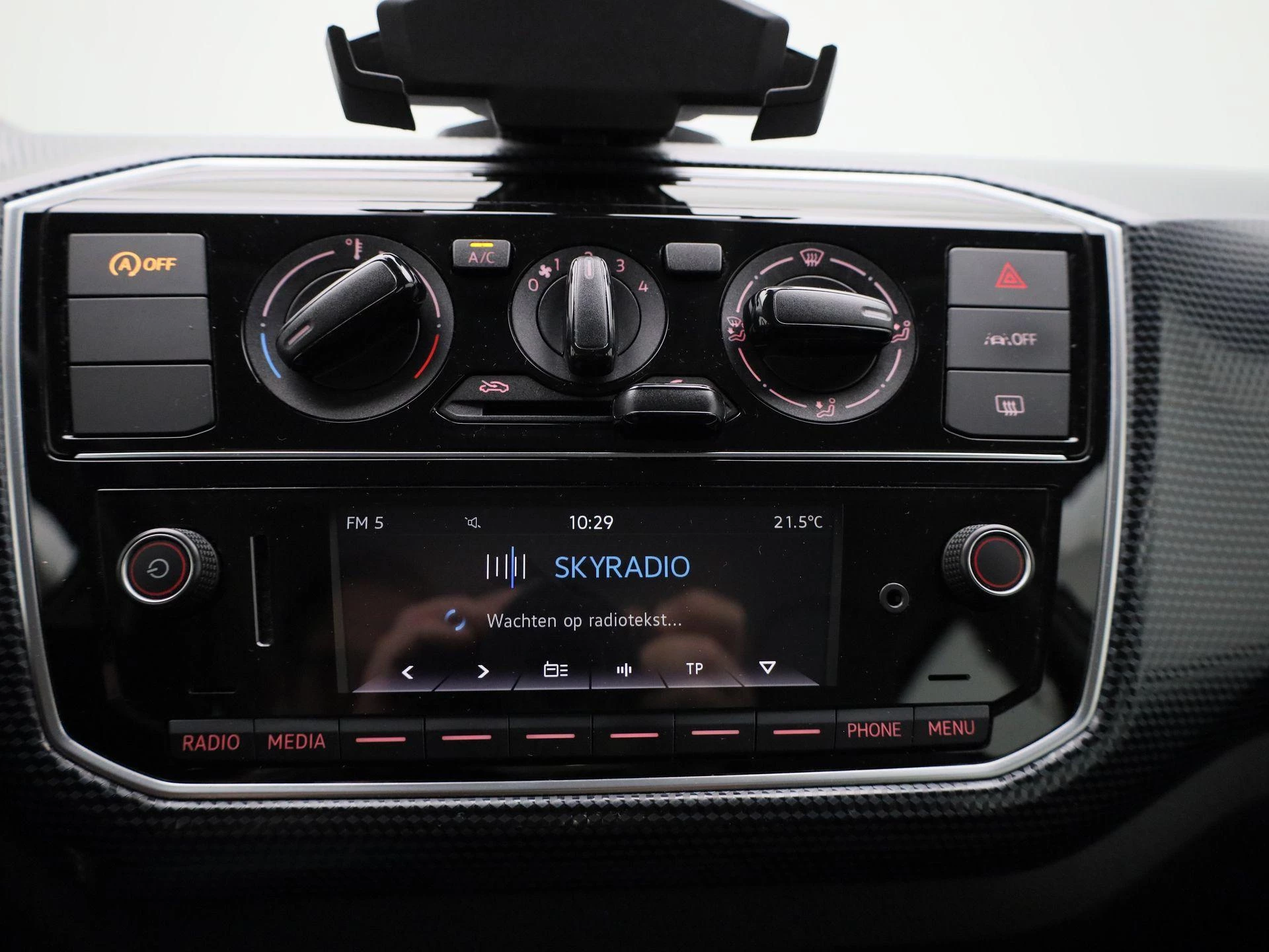 Volkswagen-up!-image-13