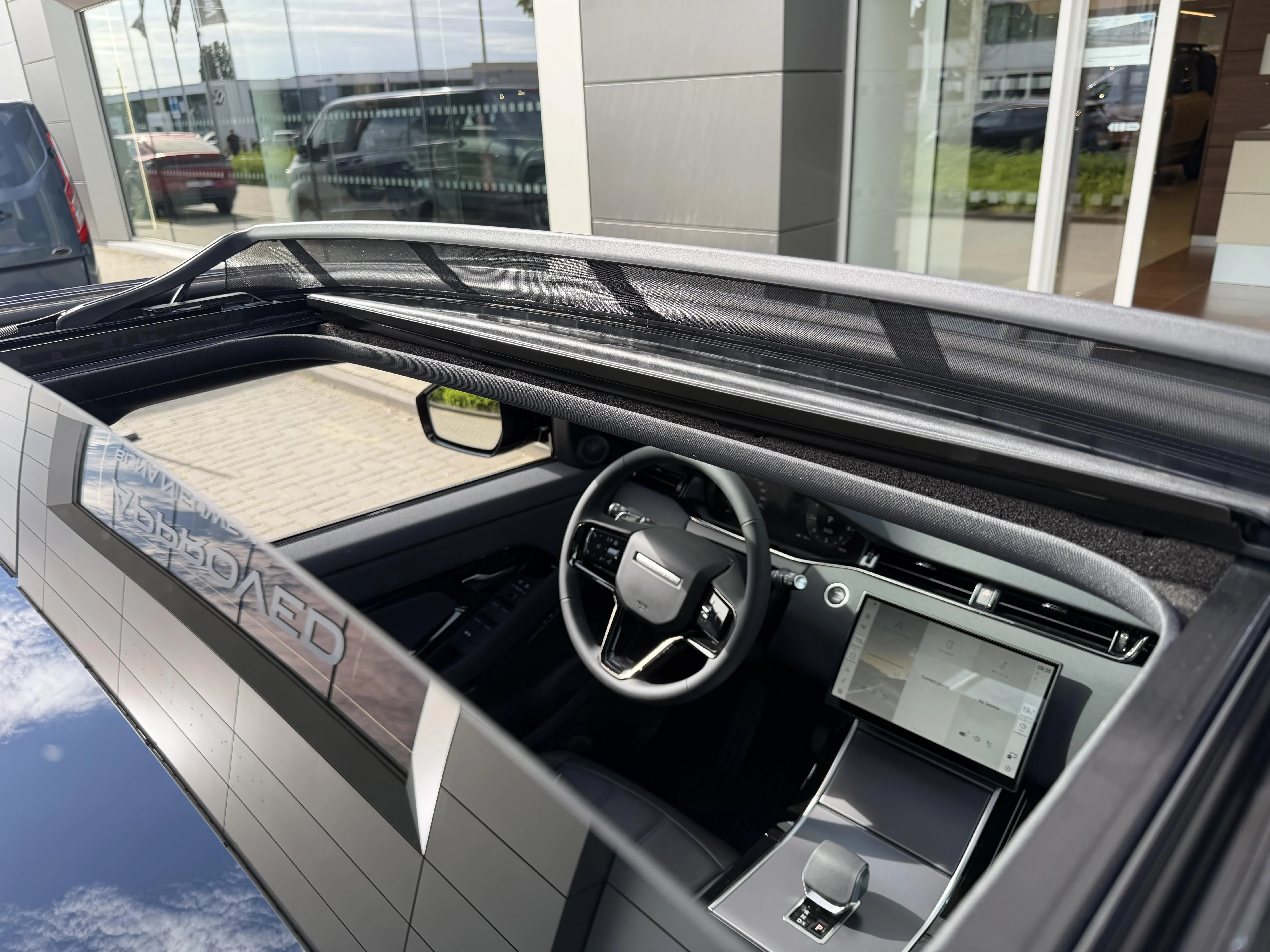 Land Rover-Range Rover Evoque-image-27