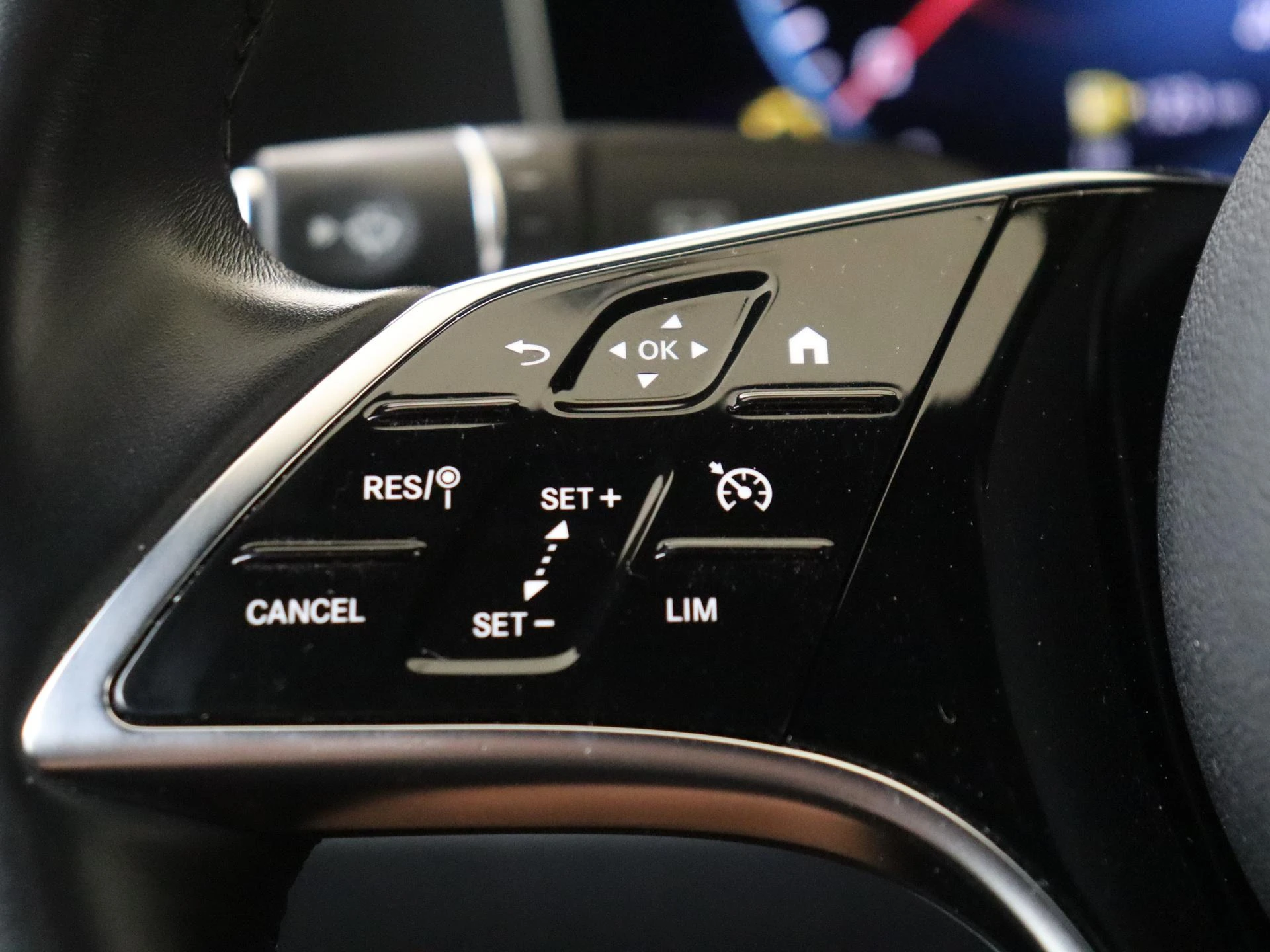 Mercedes-Benz-E-Klasse-image-11