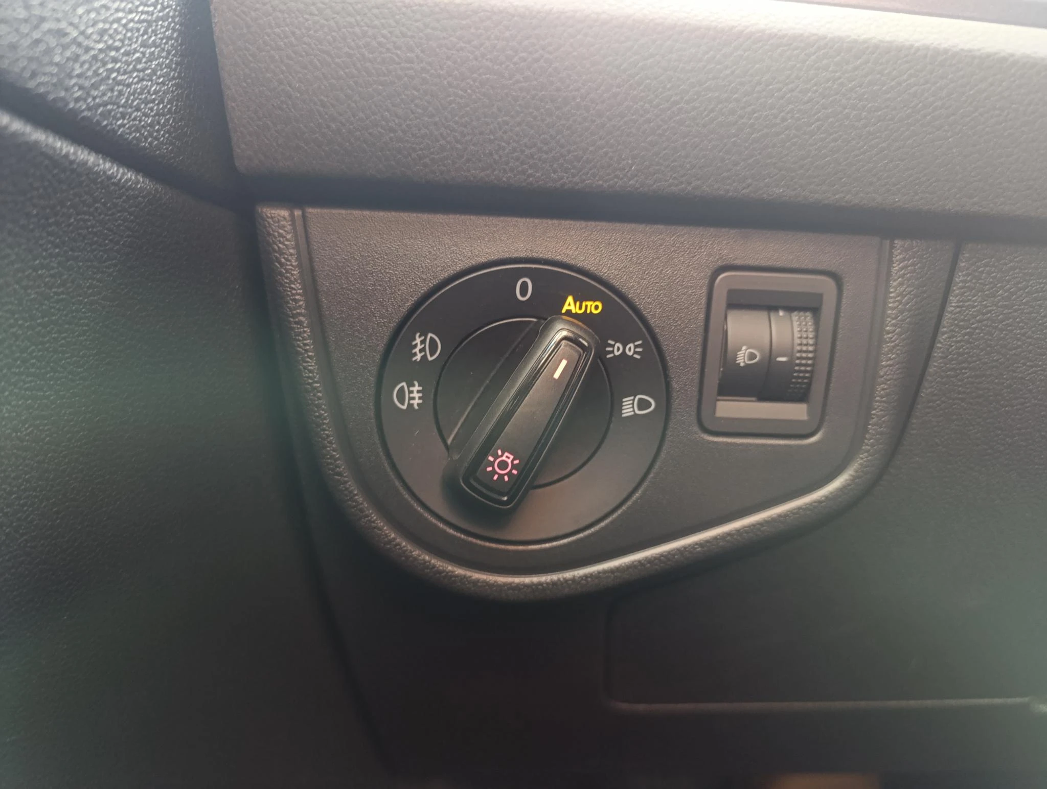 Volkswagen-Polo-image-15
