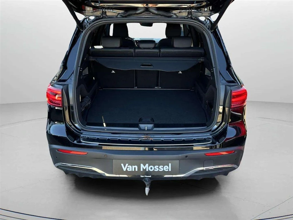 Mercedes-Benz-EQB-image-24