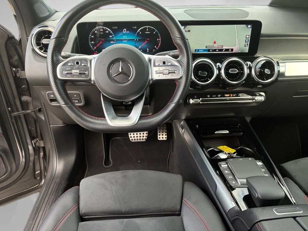Mercedes-Benz-GLB 220 d-image-10