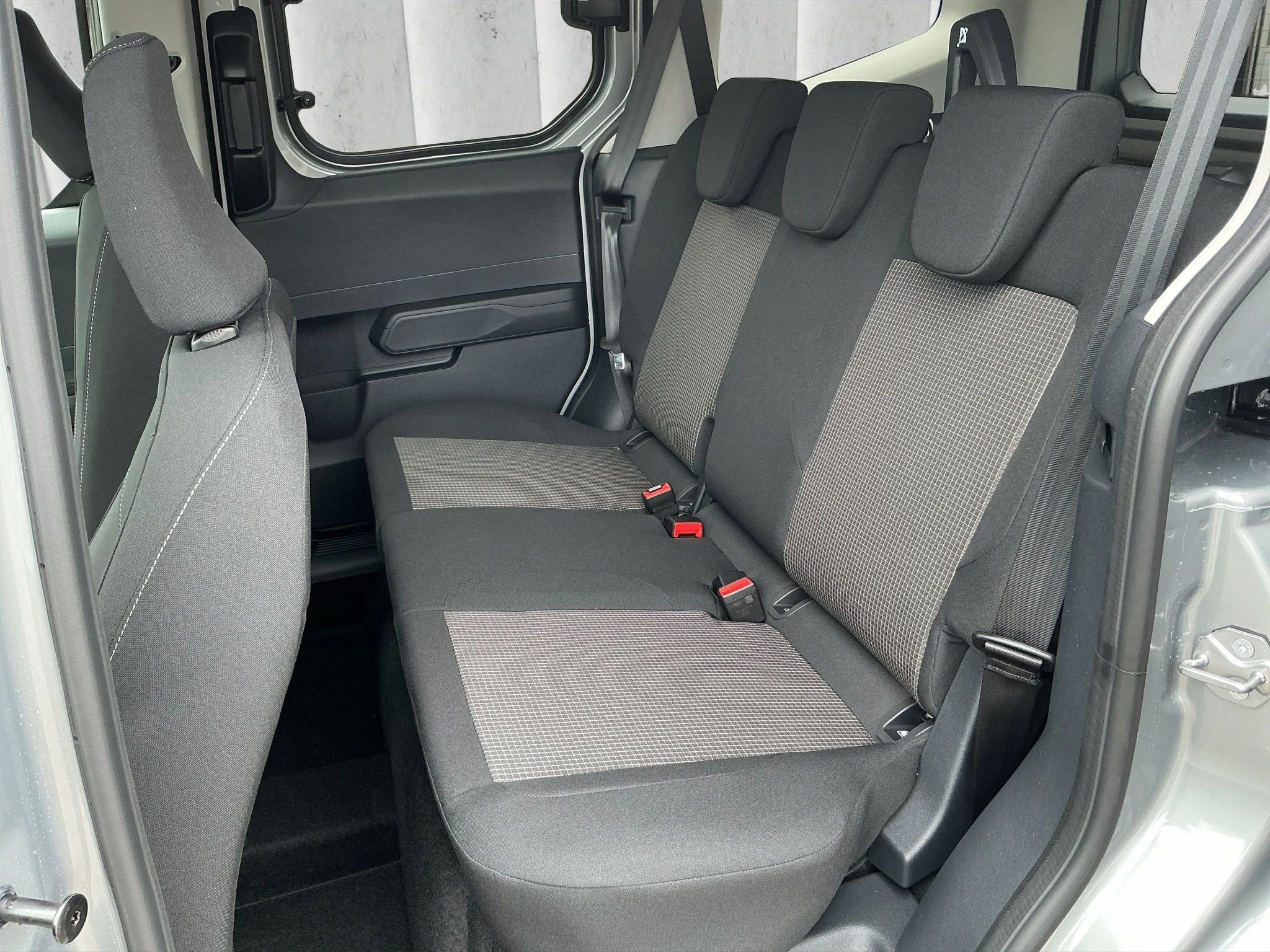 Ford-Tourneo Courier-image-10