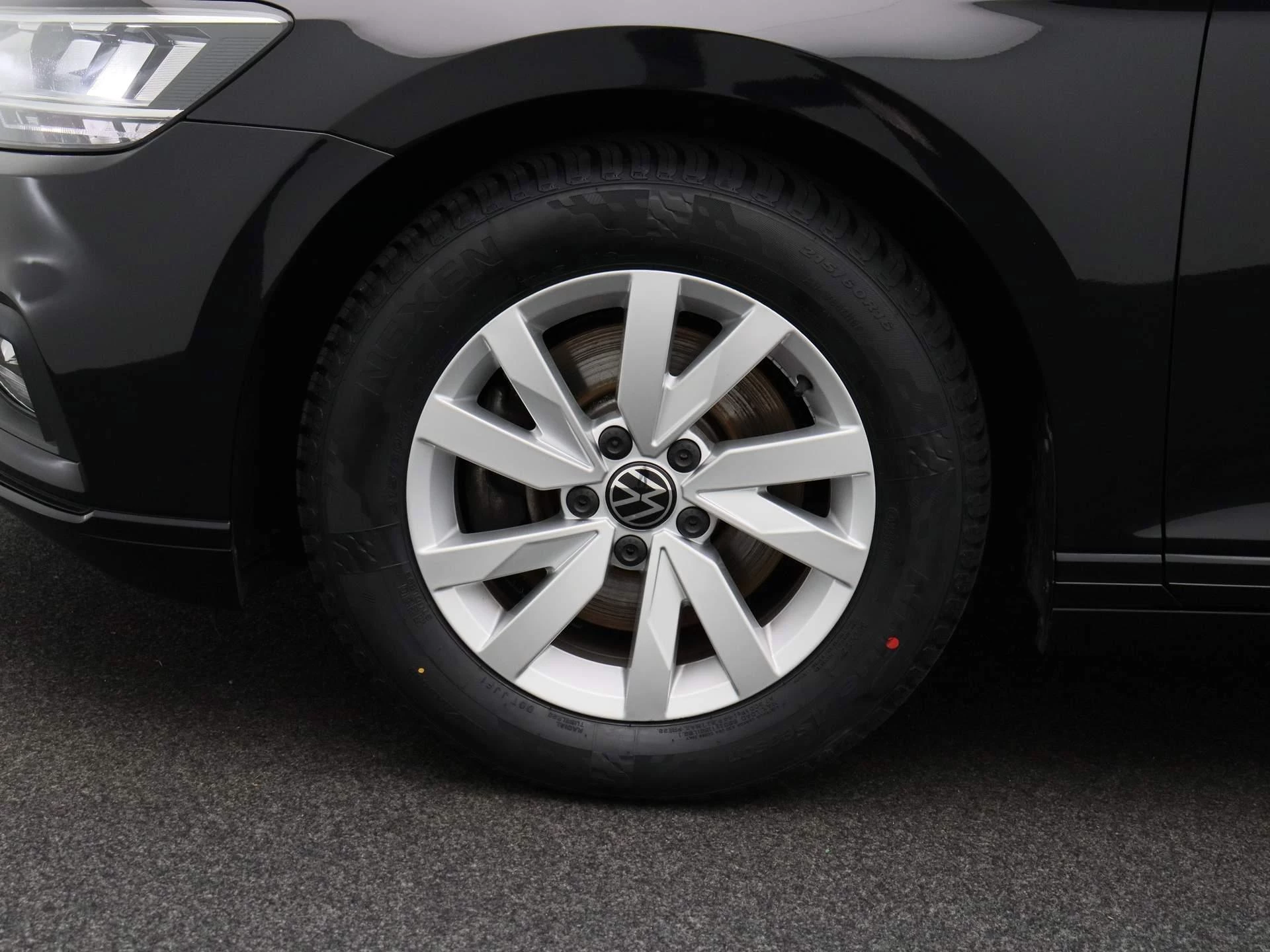 Volkswagen-Passat-image-15