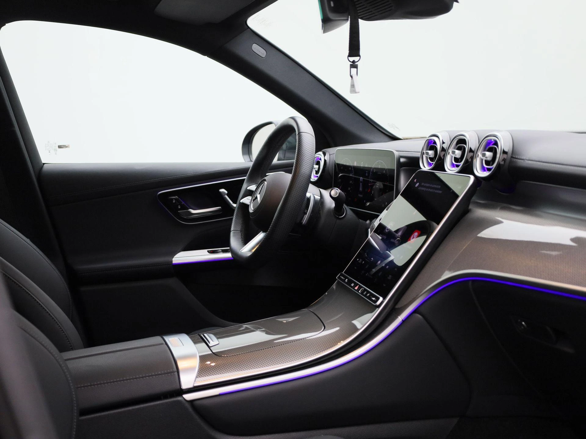 Mercedes-Benz-GLC-image-38