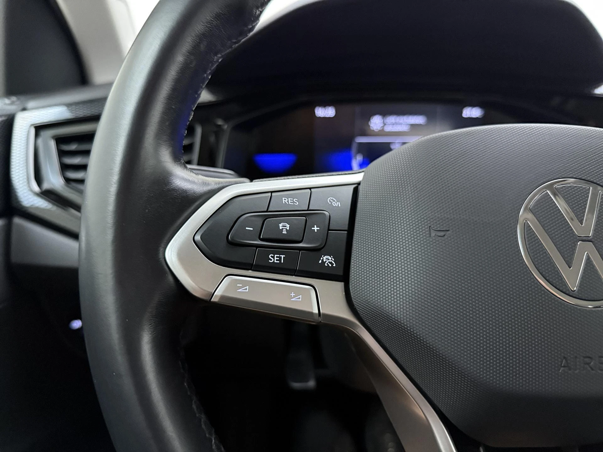 Volkswagen-Polo-image-14