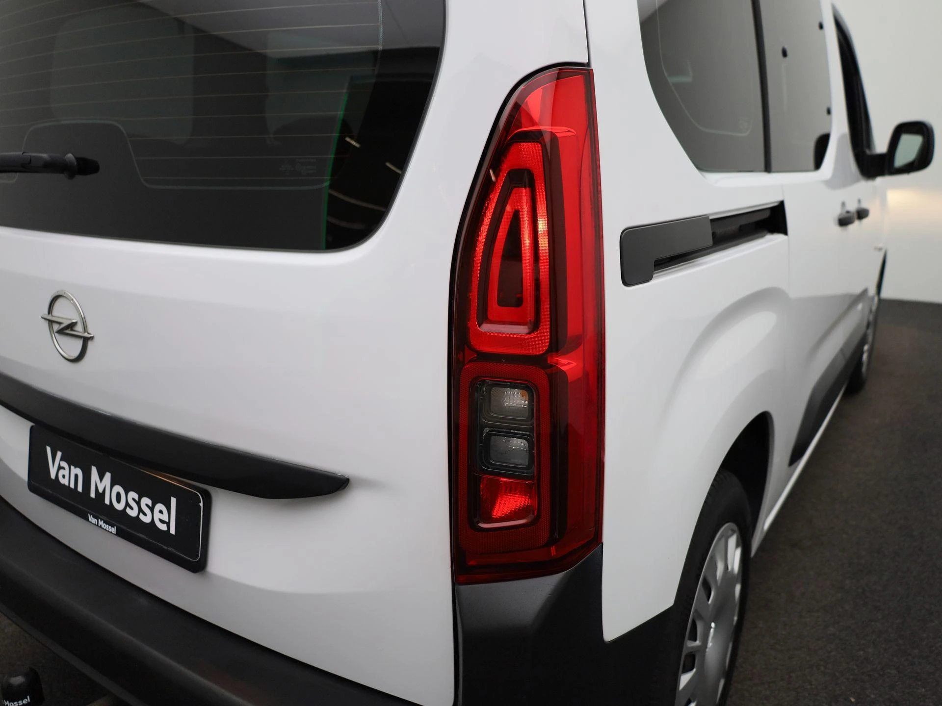 Opel-Combo Life-image-25
