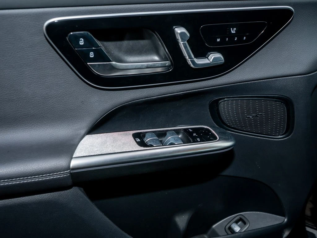 Mercedes-Benz-GLC 300 d-image-14