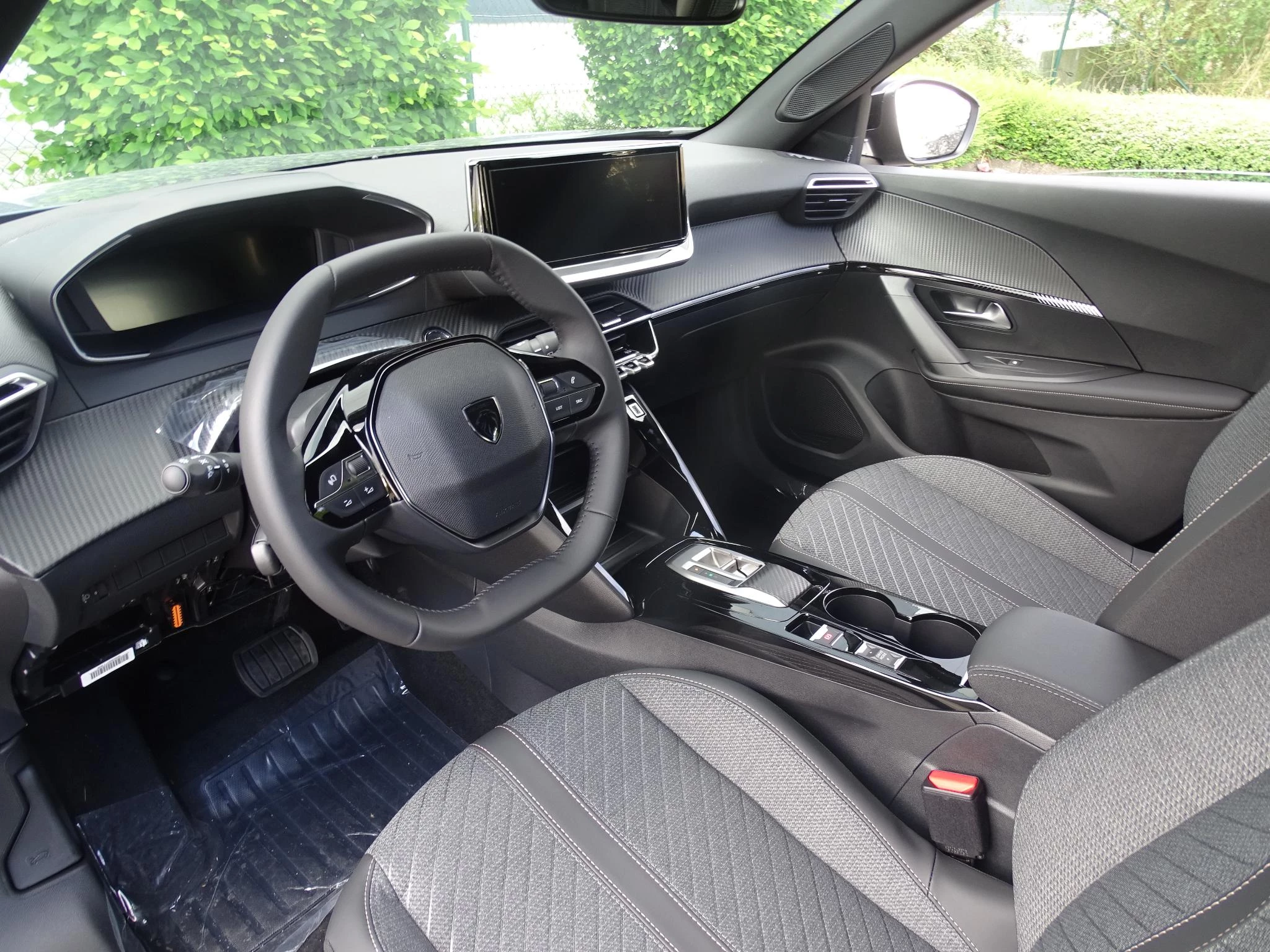 Peugeot 2008 1.2 HYBRID 145 e-DSC6 Allure