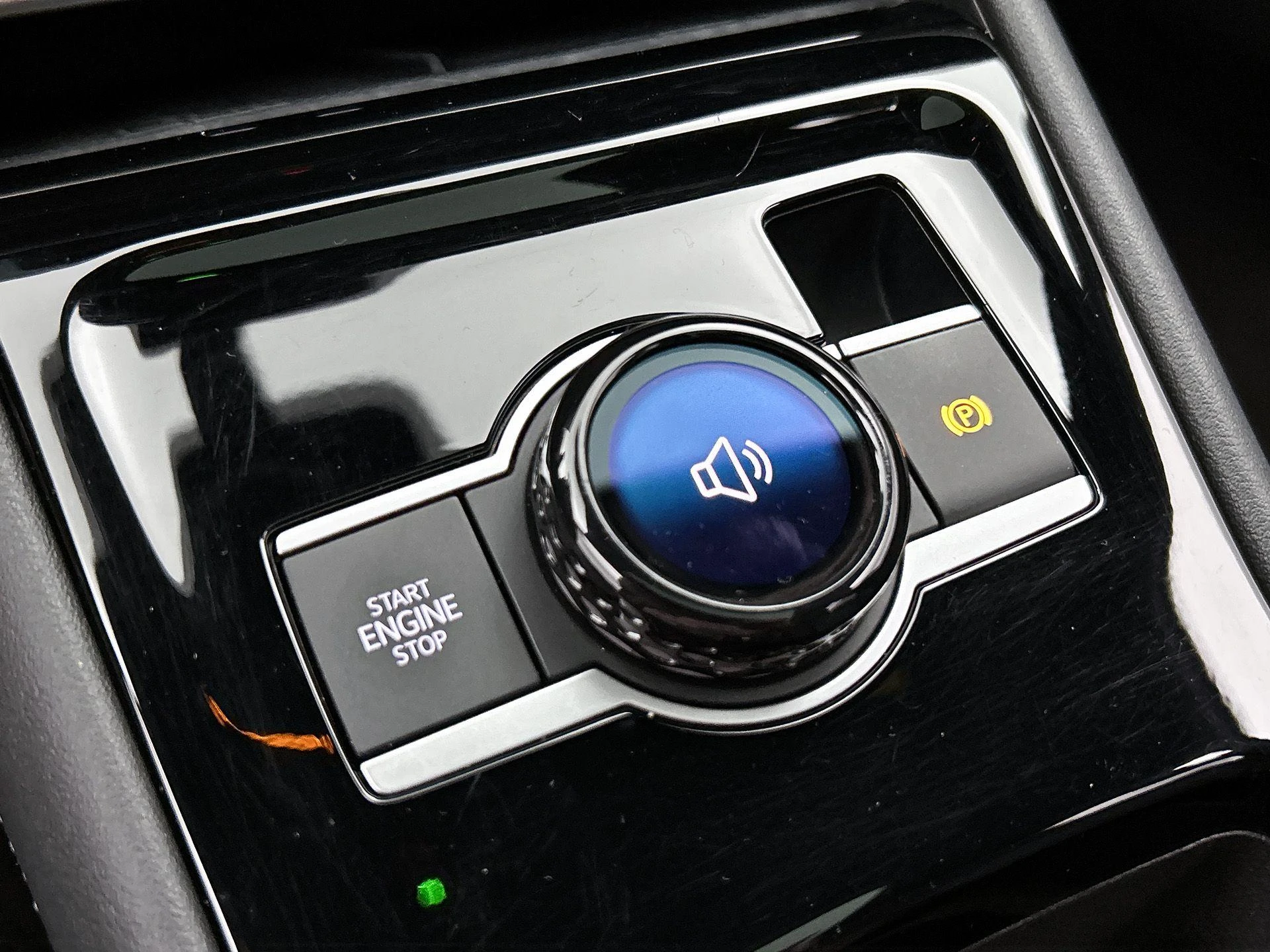 Volkswagen-Tiguan-image-10