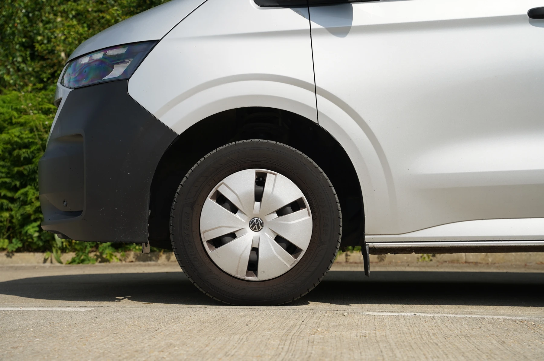 Volkswagen-Transporter-image-4