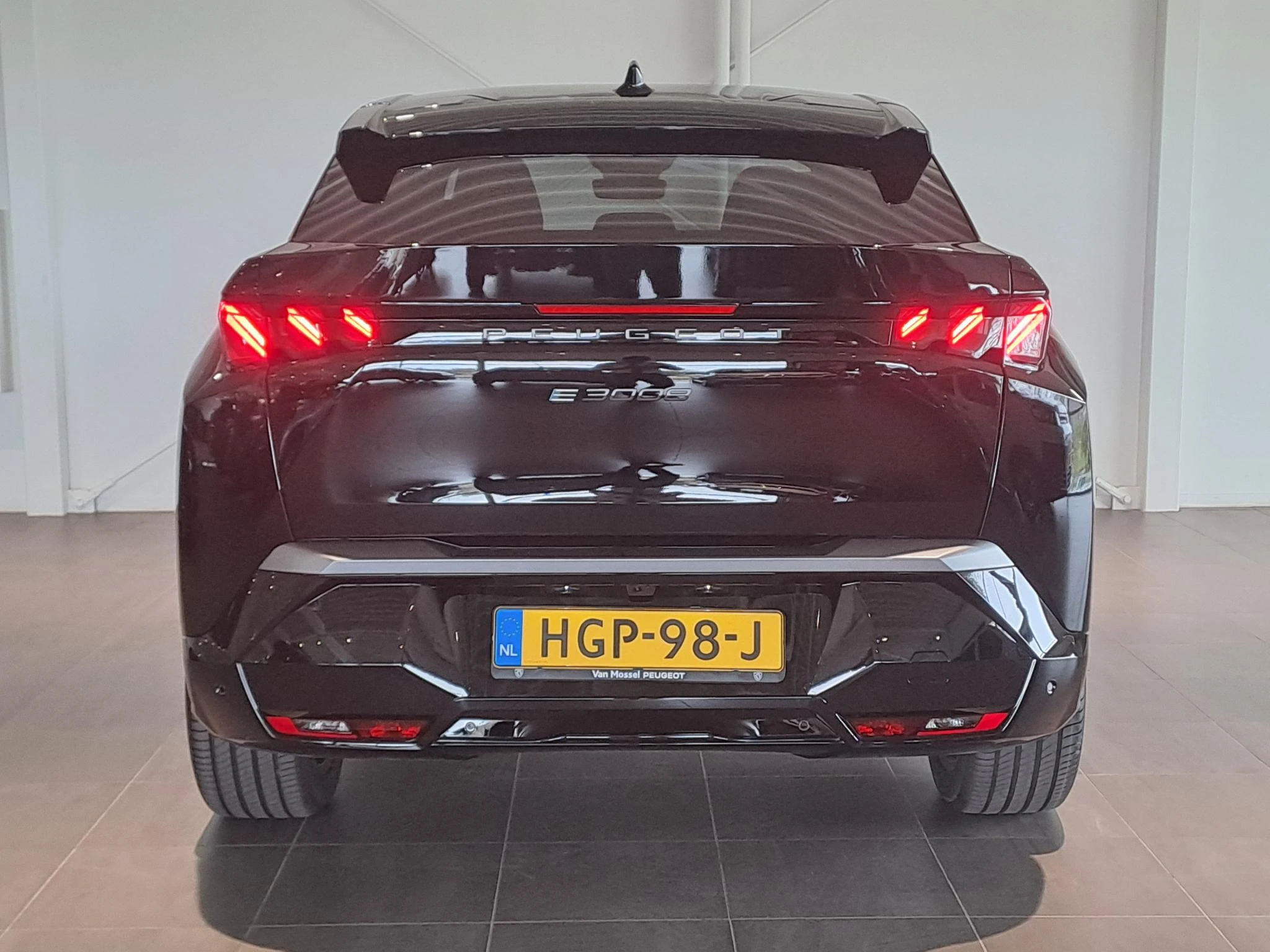 Peugeot-e-3008-image-3