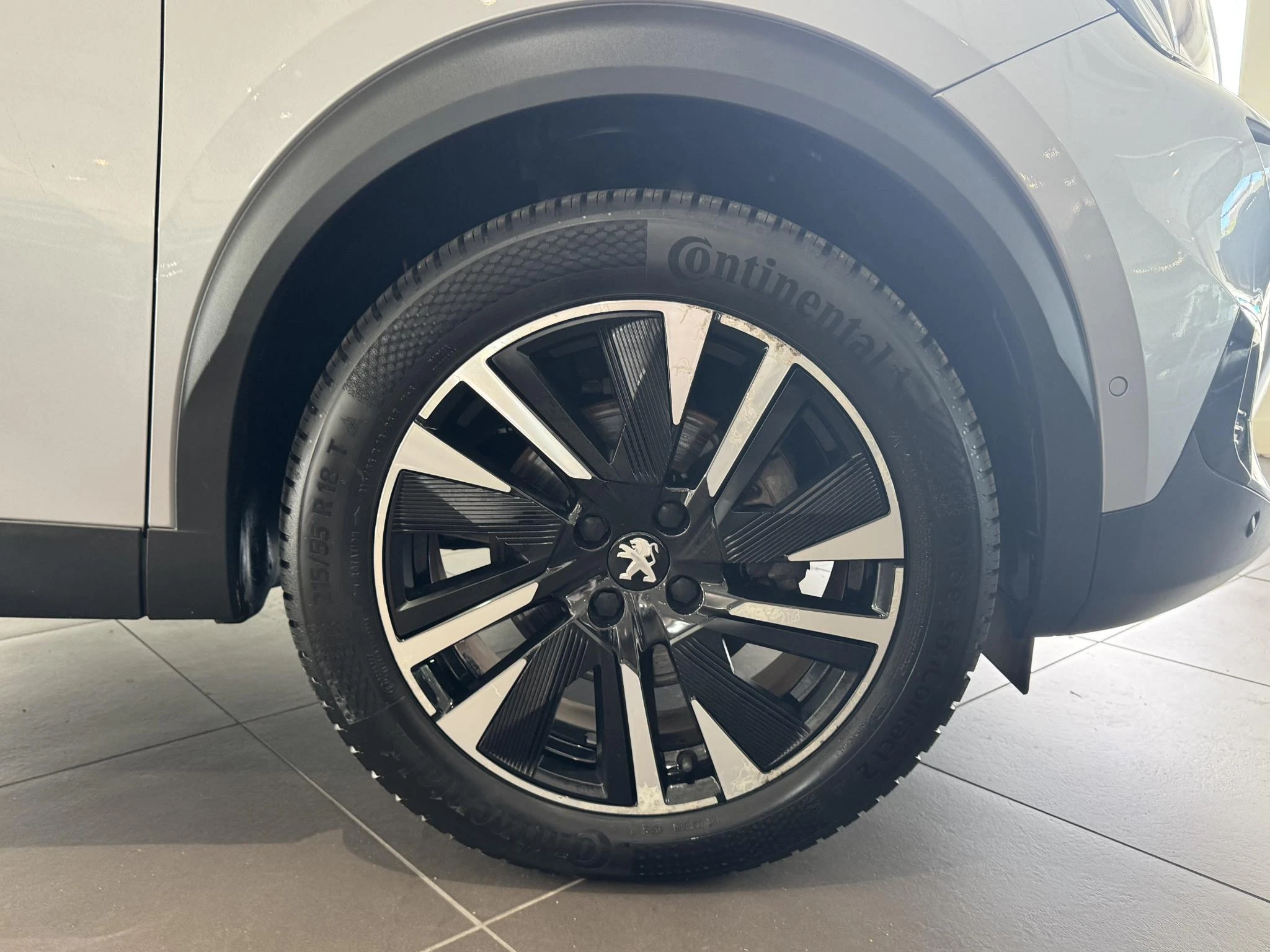 Peugeot-e-2008-image-18