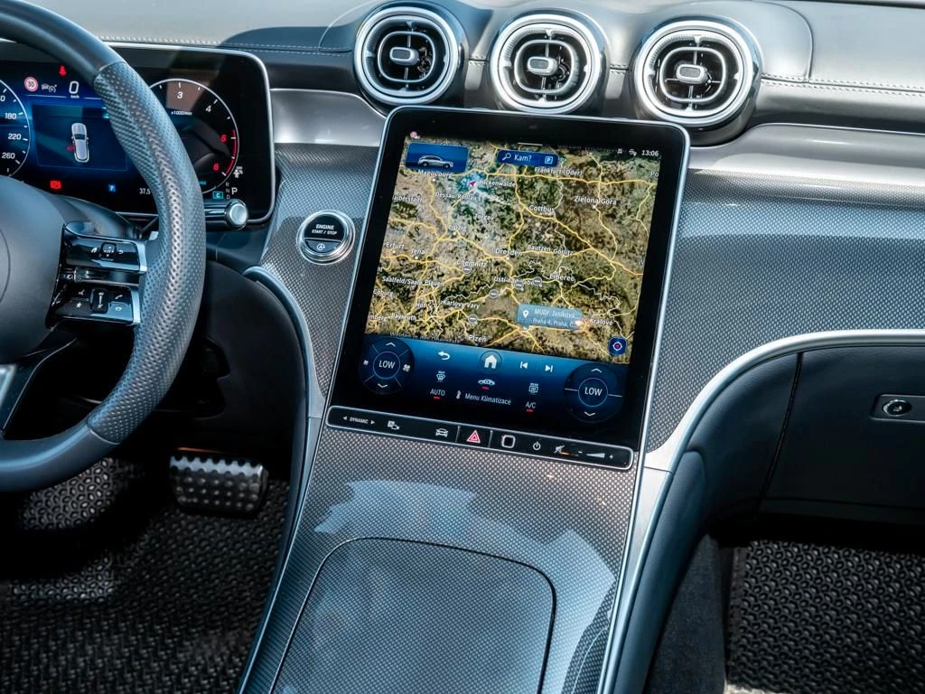 Mercedes-Benz-GLC 300 d-image-10