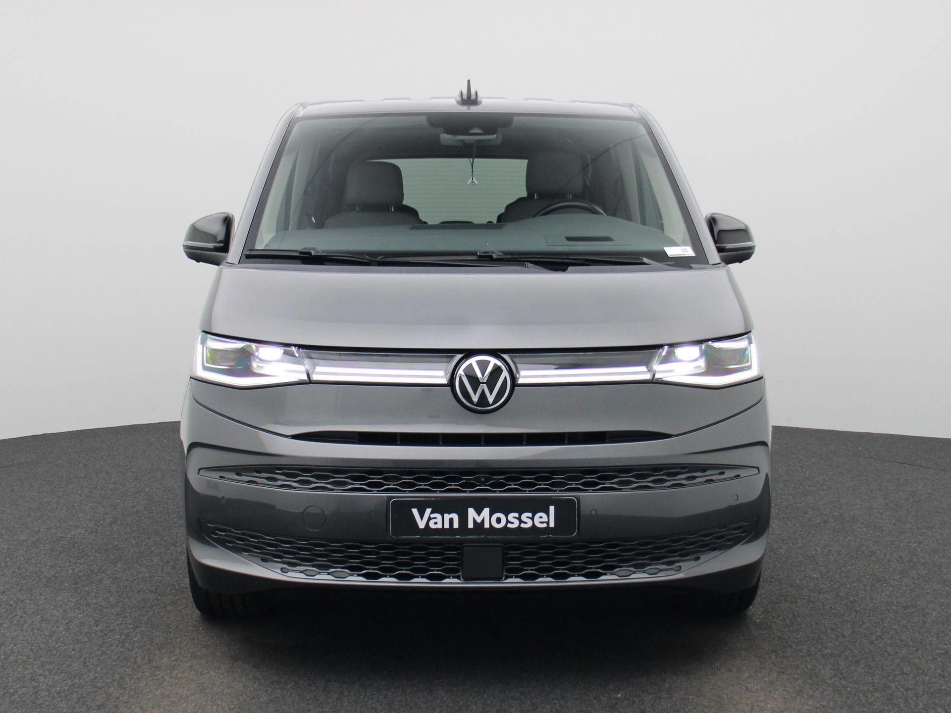 Volkswagen-Multivan-image-2