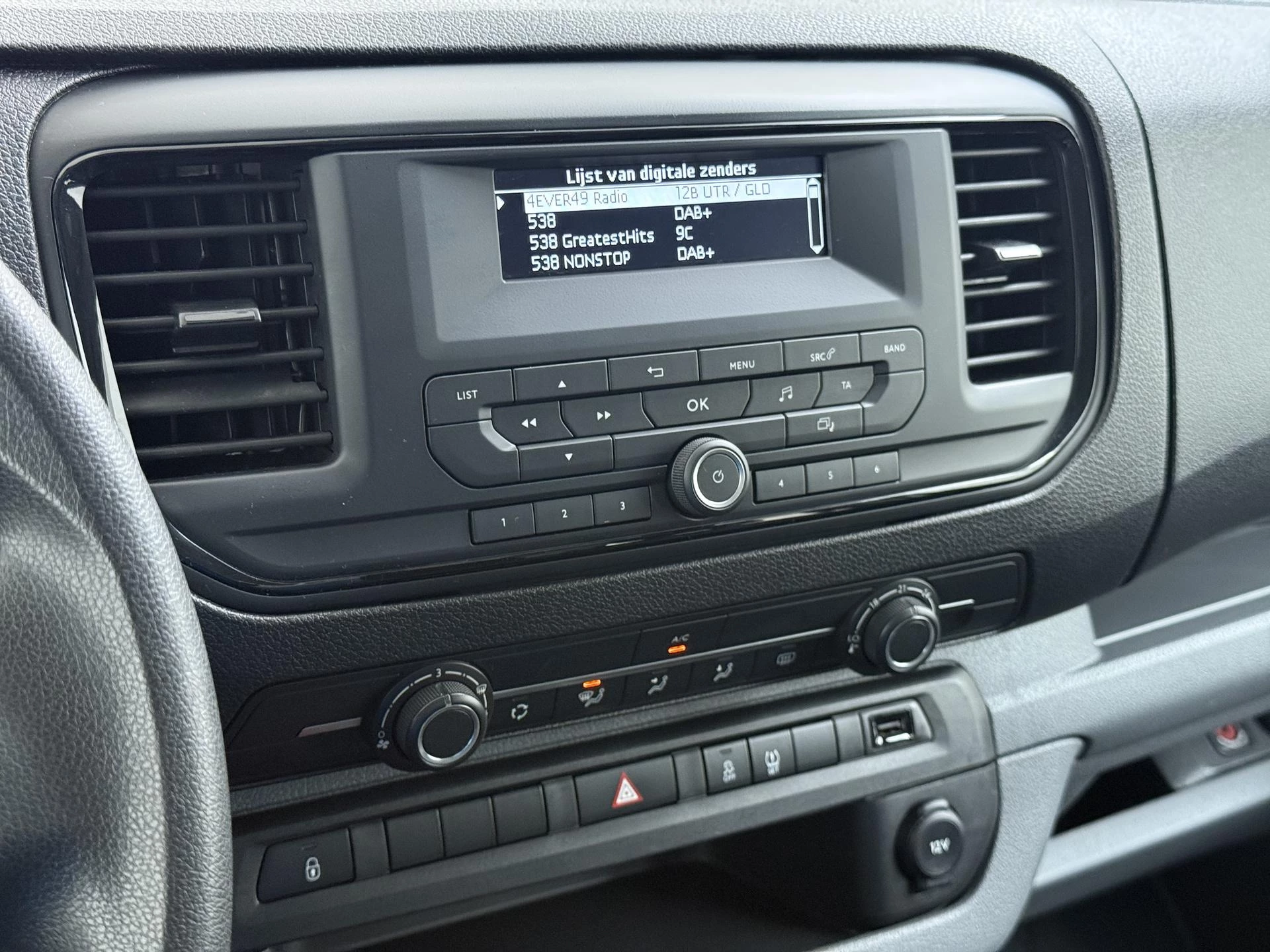Opel-Vivaro-e-image-18