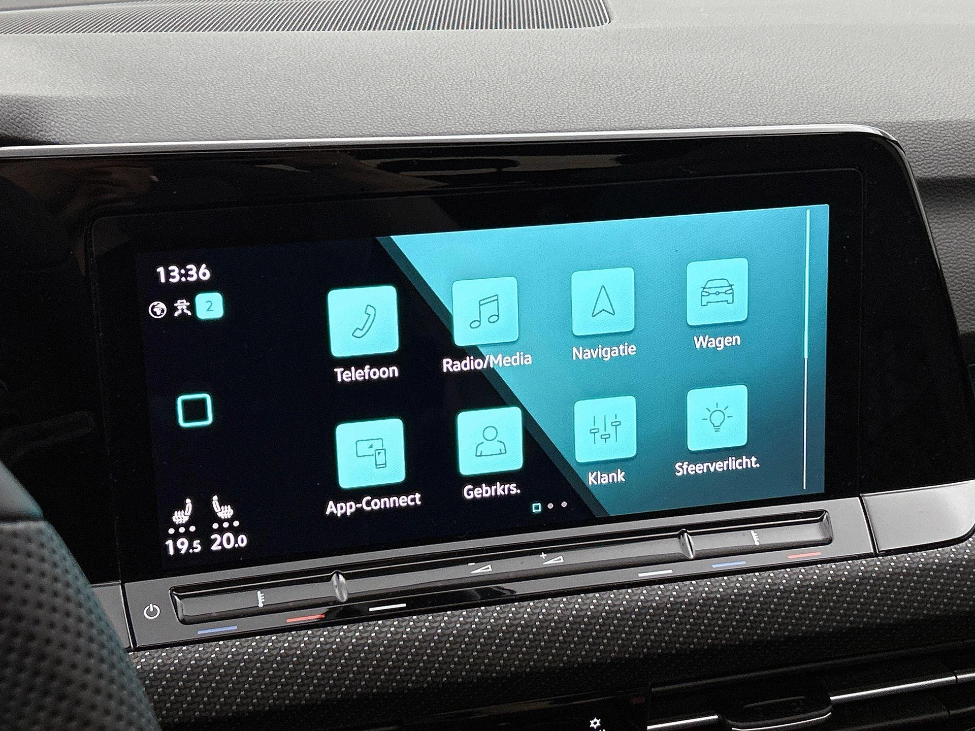 Volkswagen Golf 1.5 eTSI R-LINE