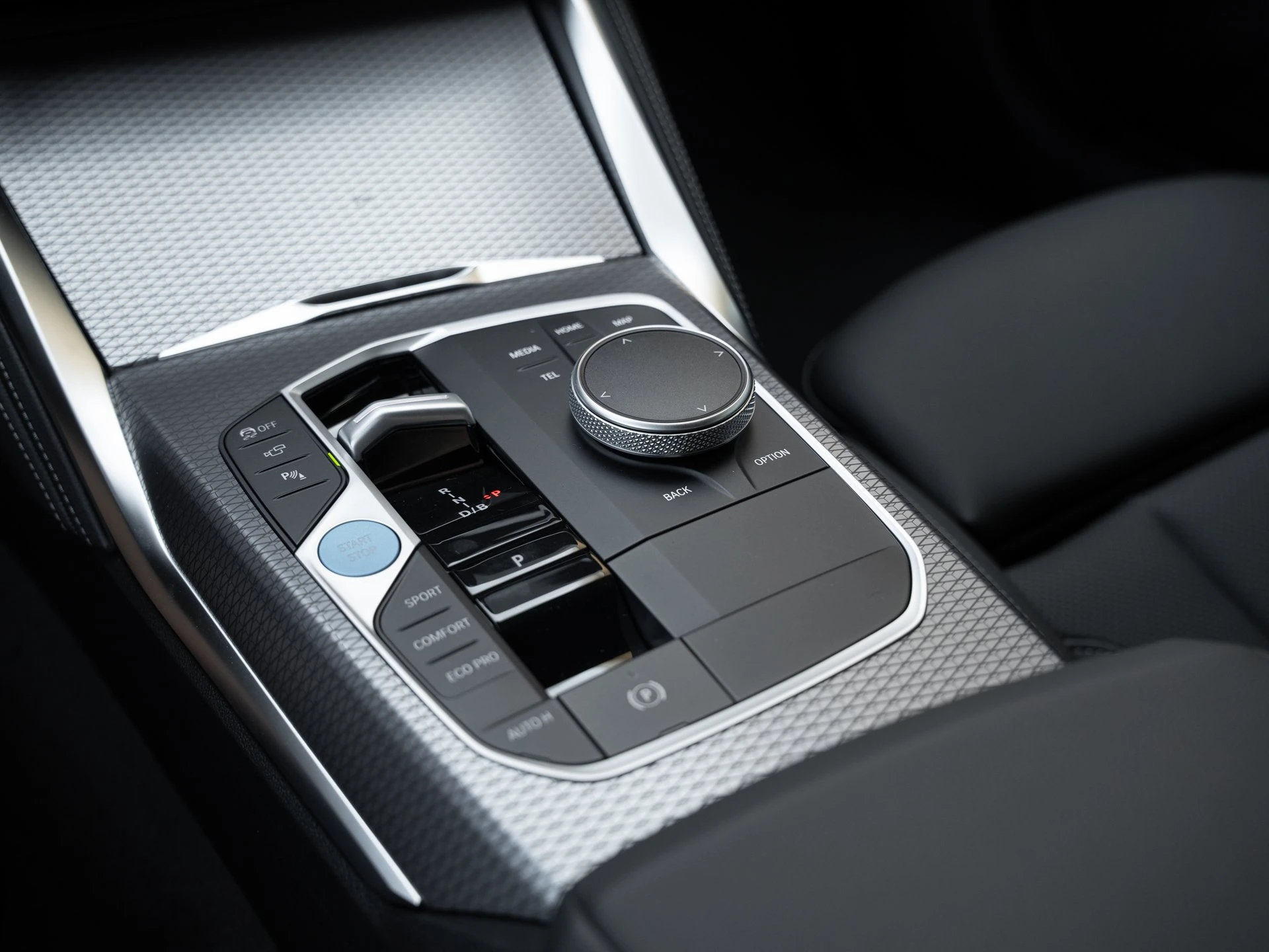 BMW-i4-image-21
