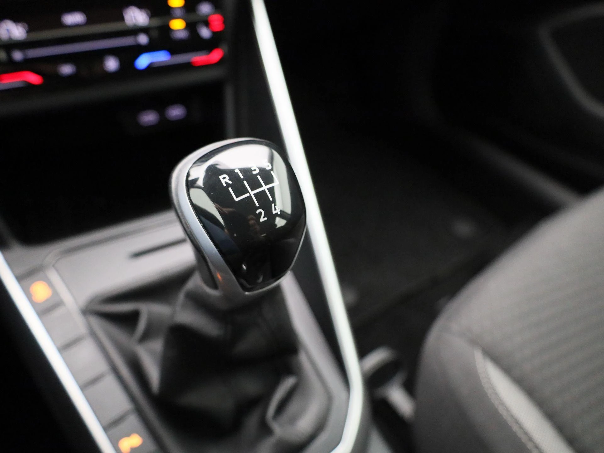 Volkswagen-Polo-image-27
