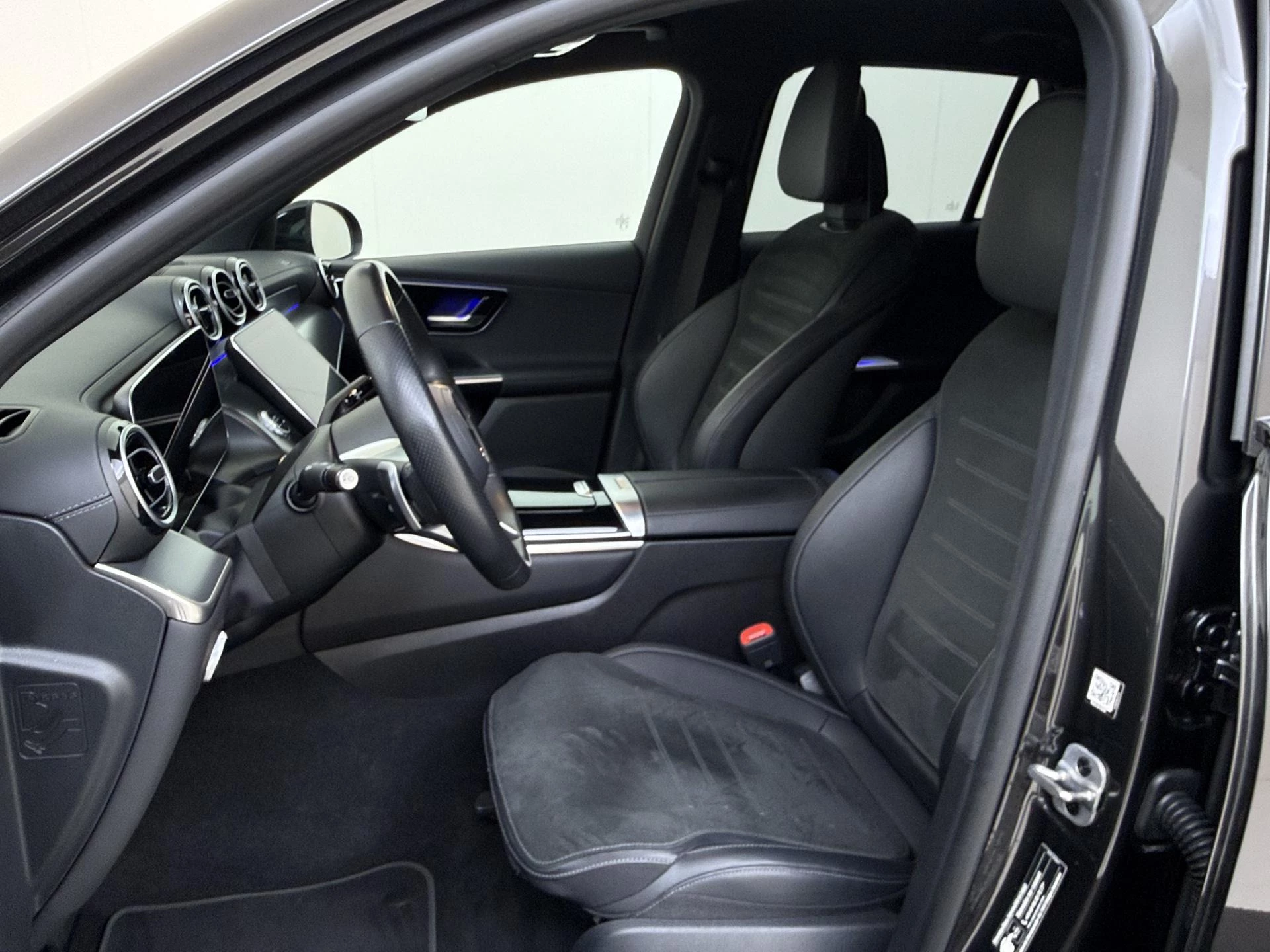 Mercedes-Benz-GLC-image-13