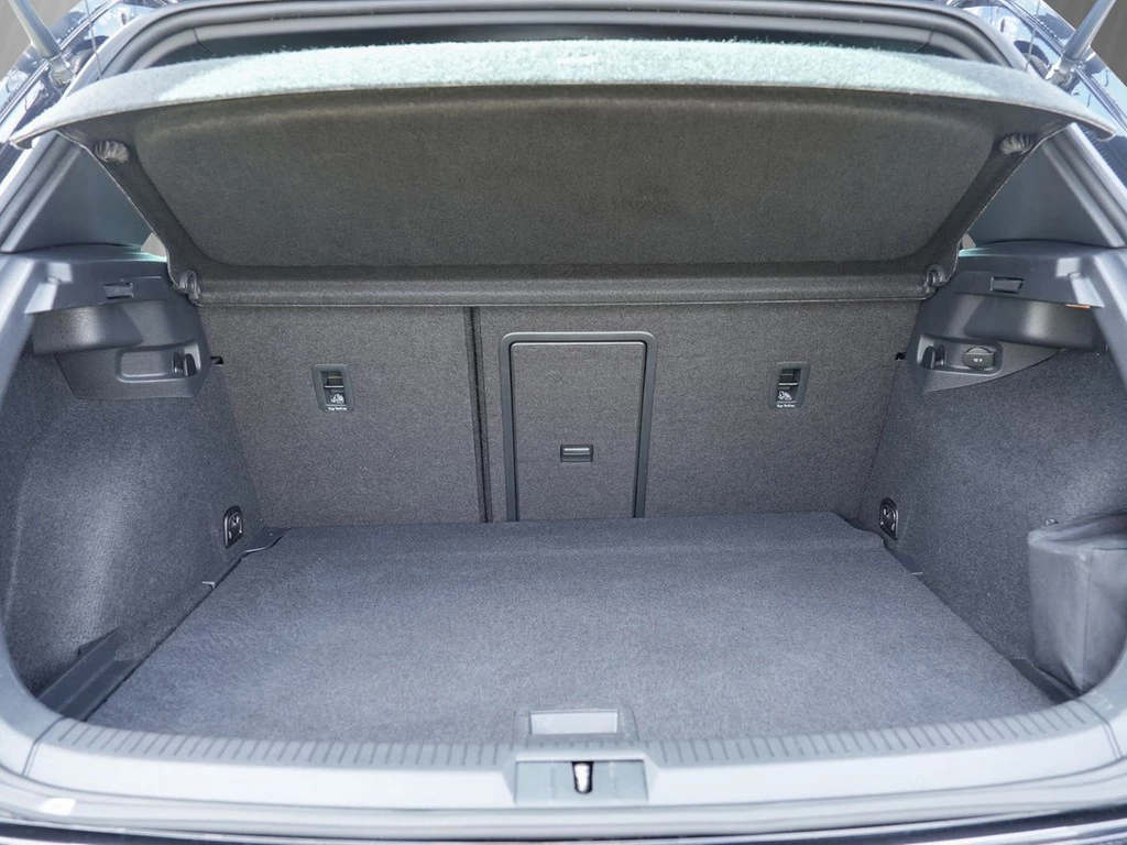 Volkswagen Golf 2.0 TSI GTI Performance 6-Gang Getriebe *LED*Navi*ACC*DYNAUDIO-Sound*DAB*Digi-Cockpit*18"Alufle
