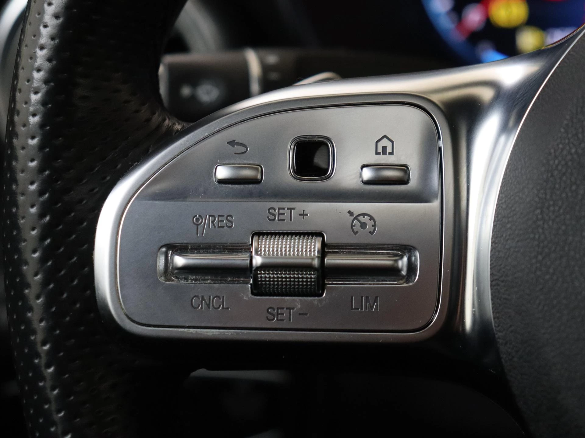 Mercedes-Benz-GLC-image-12