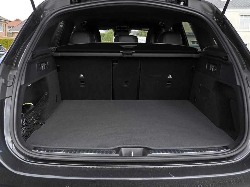 Mercedes-Benz-GLC 300 d-image-15