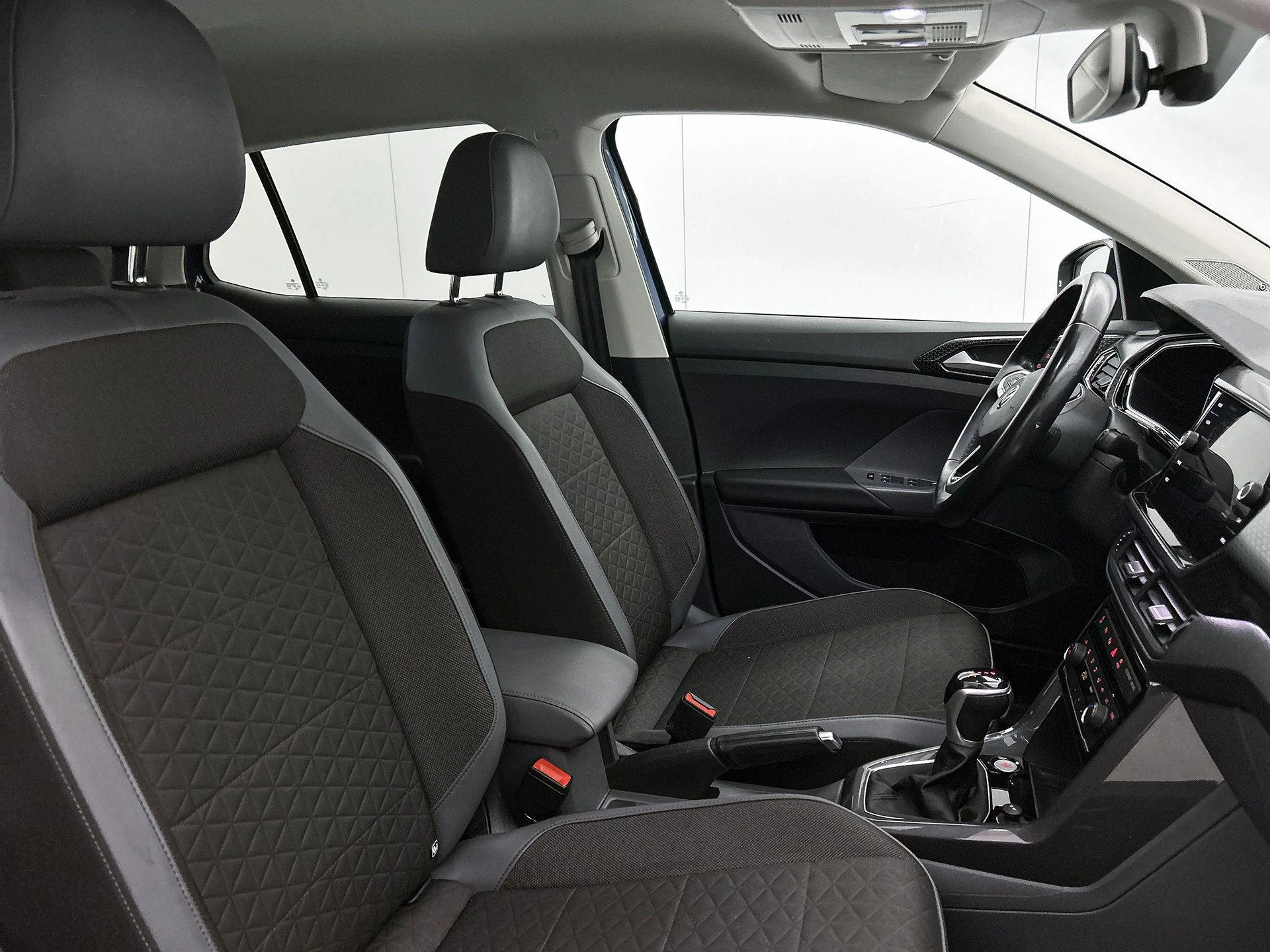 Volkswagen-T-Cross-image-33
