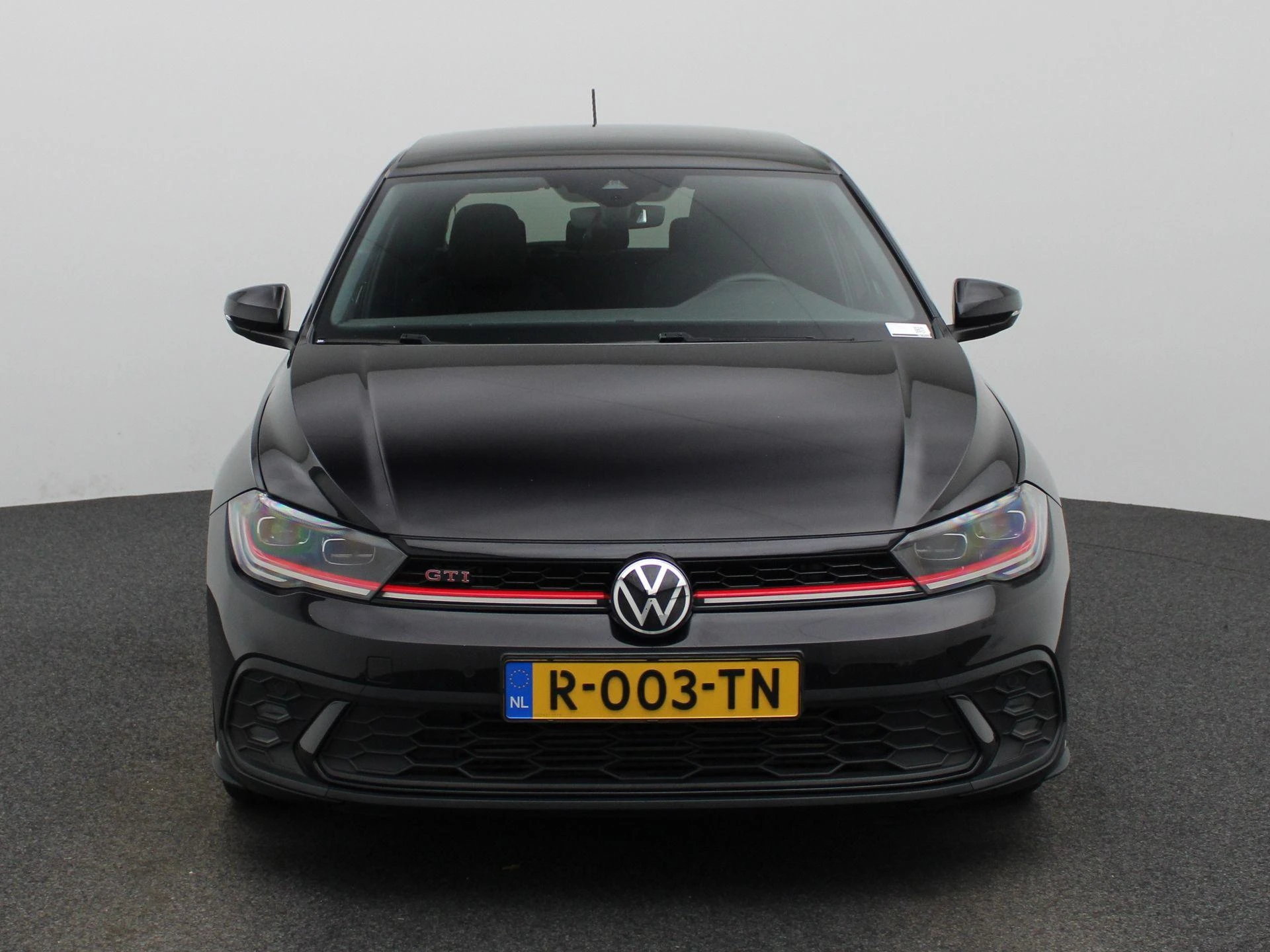 Volkswagen-Polo-image-2
