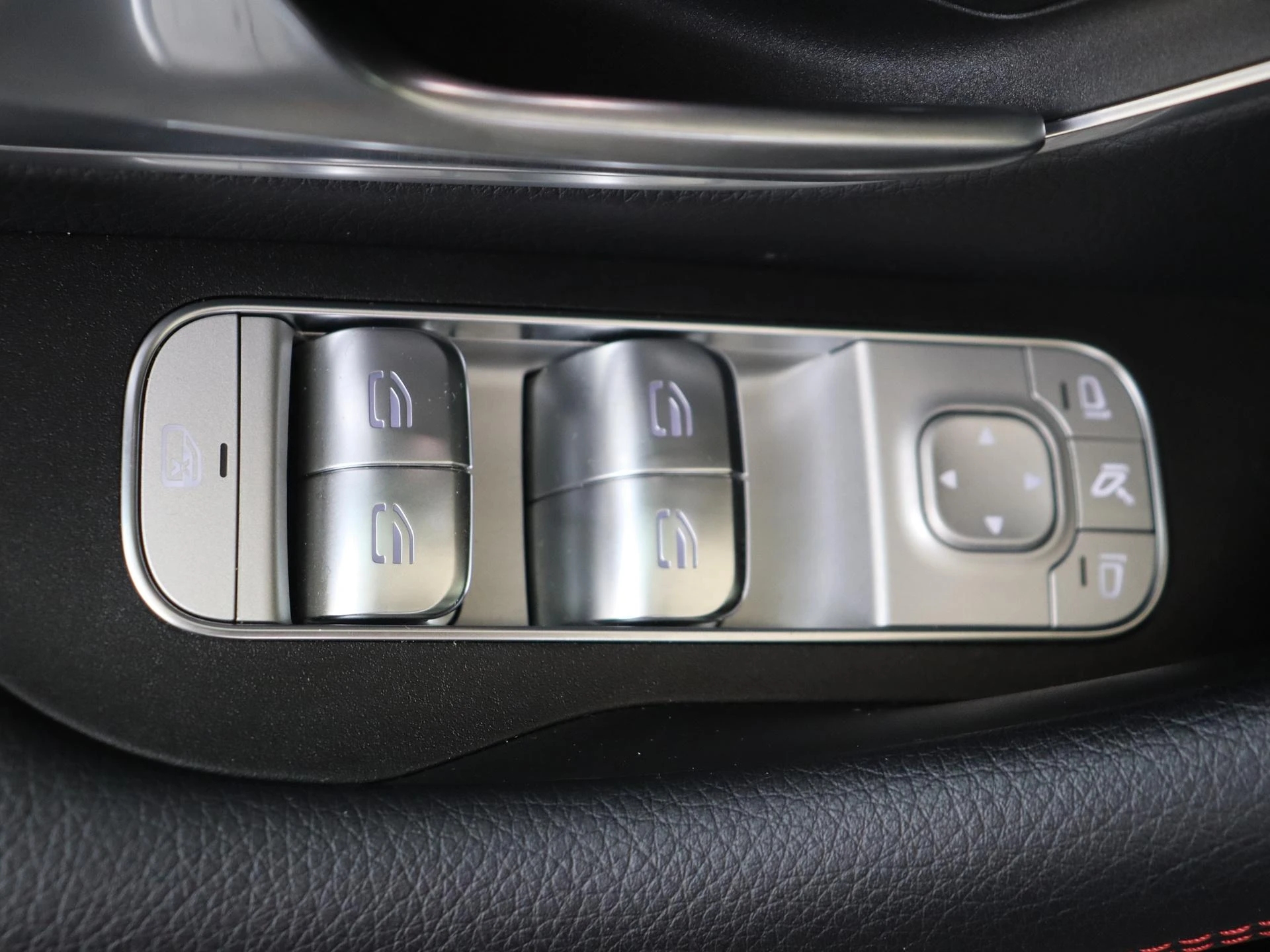 Mercedes-Benz-GLE-image-26