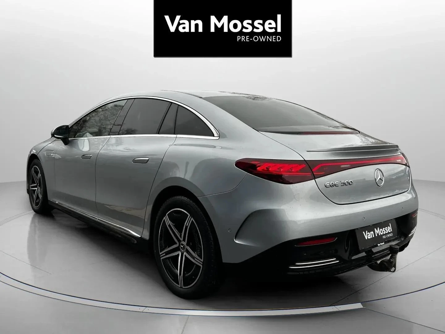 Mercedes-Benz-EQE-image-6